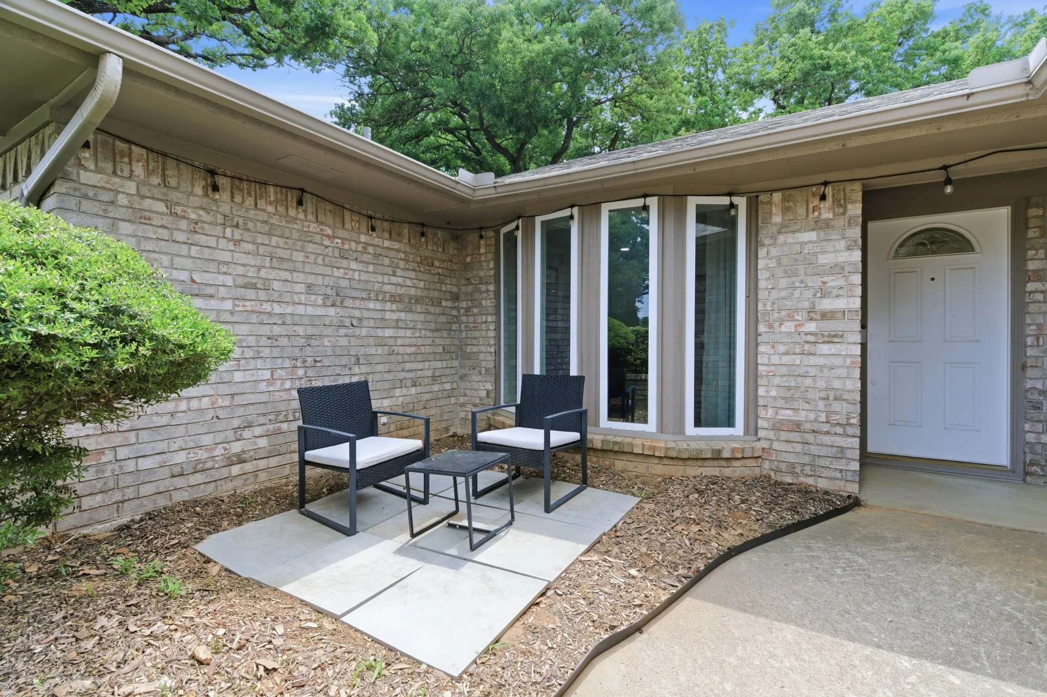 Single Family Residence For Sale in Tarrant County , 5718 Overridge Drive, Arlington, Texas 76017, 3 Bedroom, 2 Bathroom, 2 Garage spaces, 1,796 Sqft, built in 1977, Preowned, Price $374,900, mls#21237766, Real Estate Agent in Arlington, Homes For Sale in Tarrant county, Homes For Sale in Arlington, Realtor in Arlington Texas, Real Estate Brokerage Independent Realty Texas, Luminita Cordes Realtor
