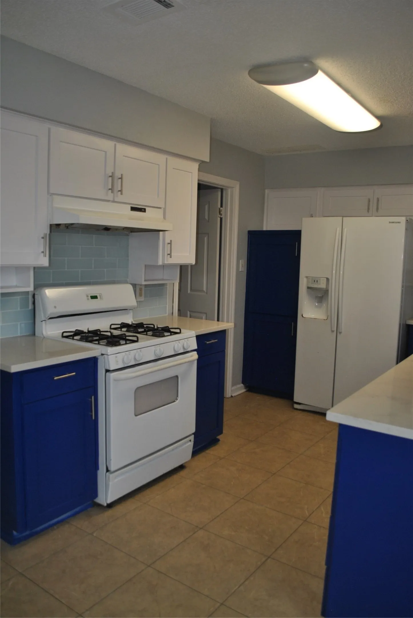 Single Family Residence For Rent in Denton County , 1902 ASPEN Drive, Lewisville, Texas 75077, 3 Bedrooms, 2 Bathrooms, 2 Garage spaces, 1,795 Sqft, built in 1978, Preowned, Price $2,400, mls#21230383, Real Estate Agent in Lewisville, Homes For Rent in Denton county, Homes For Rent in Lewisville, Realtor in Lewisville Texas, Real Estate Brokerage Independent Realty Texas, Luminita Cordes Realtor