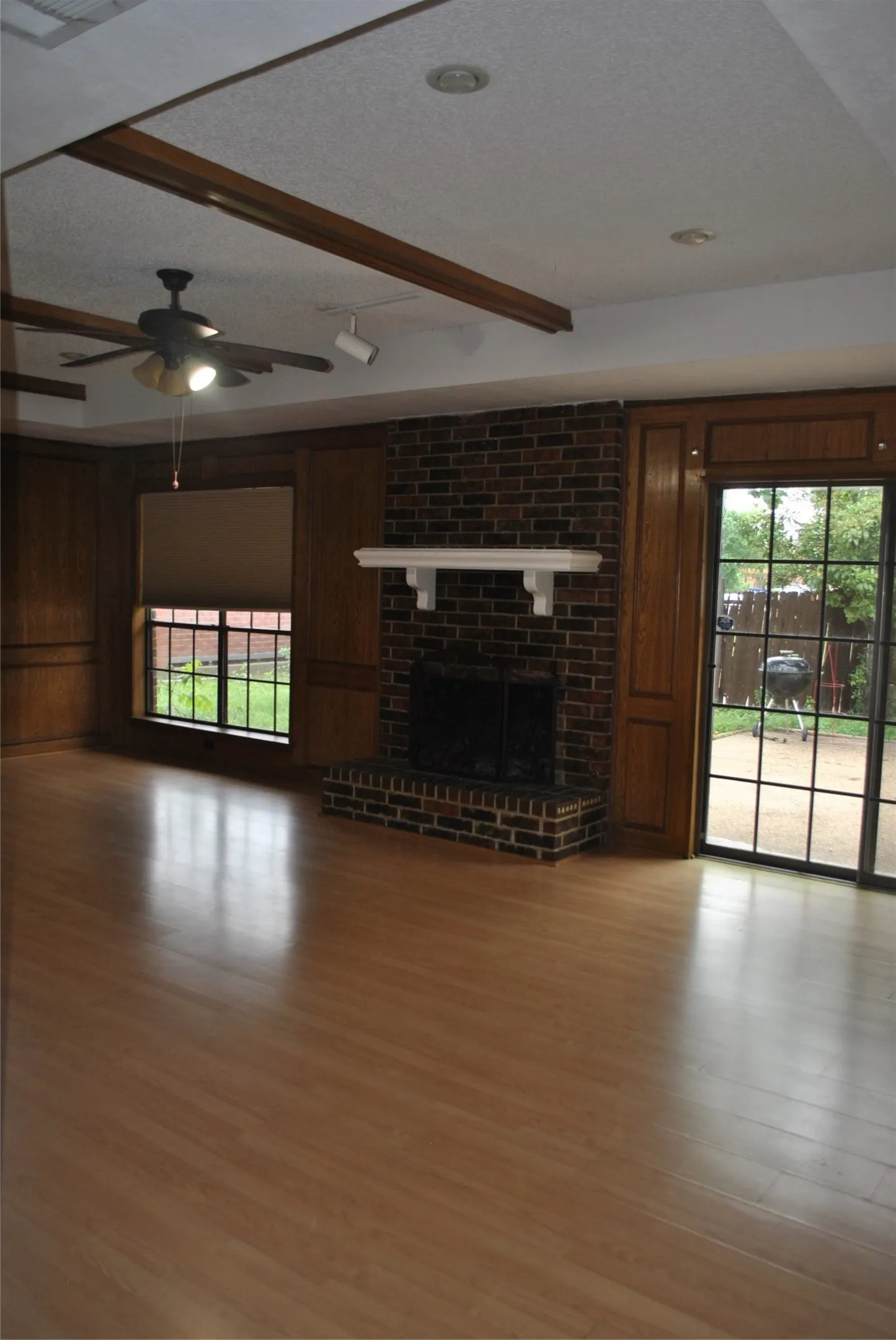 Single Family Residence For Rent in Denton County , 1902 ASPEN Drive, Lewisville, Texas 75077, 3 Bedrooms, 2 Bathrooms, 2 Garage spaces, 1,795 Sqft, built in 1978, Preowned, Price $2,400, mls#21230383, Real Estate Agent in Lewisville, Homes For Rent in Denton county, Homes For Rent in Lewisville, Realtor in Lewisville Texas, Real Estate Brokerage Independent Realty Texas, Luminita Cordes Realtor