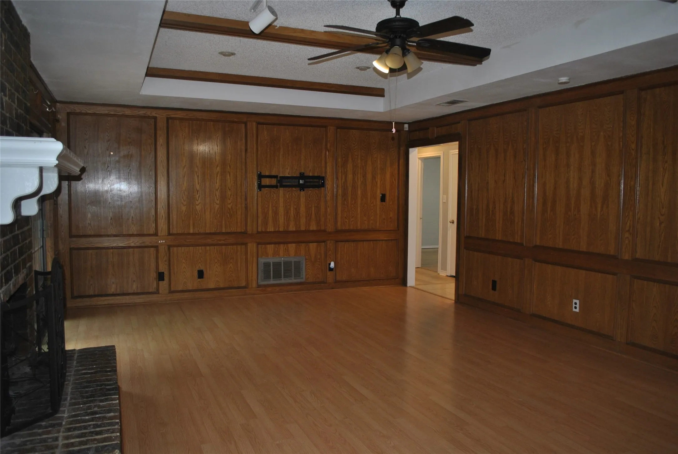 Single Family Residence For Rent in Denton County , 1902 ASPEN Drive, Lewisville, Texas 75077, 3 Bedrooms, 2 Bathrooms, 2 Garage spaces, 1,795 Sqft, built in 1978, Preowned, Price $2,400, mls#21230383, Real Estate Agent in Lewisville, Homes For Rent in Denton county, Homes For Rent in Lewisville, Realtor in Lewisville Texas, Real Estate Brokerage Independent Realty Texas, Luminita Cordes Realtor