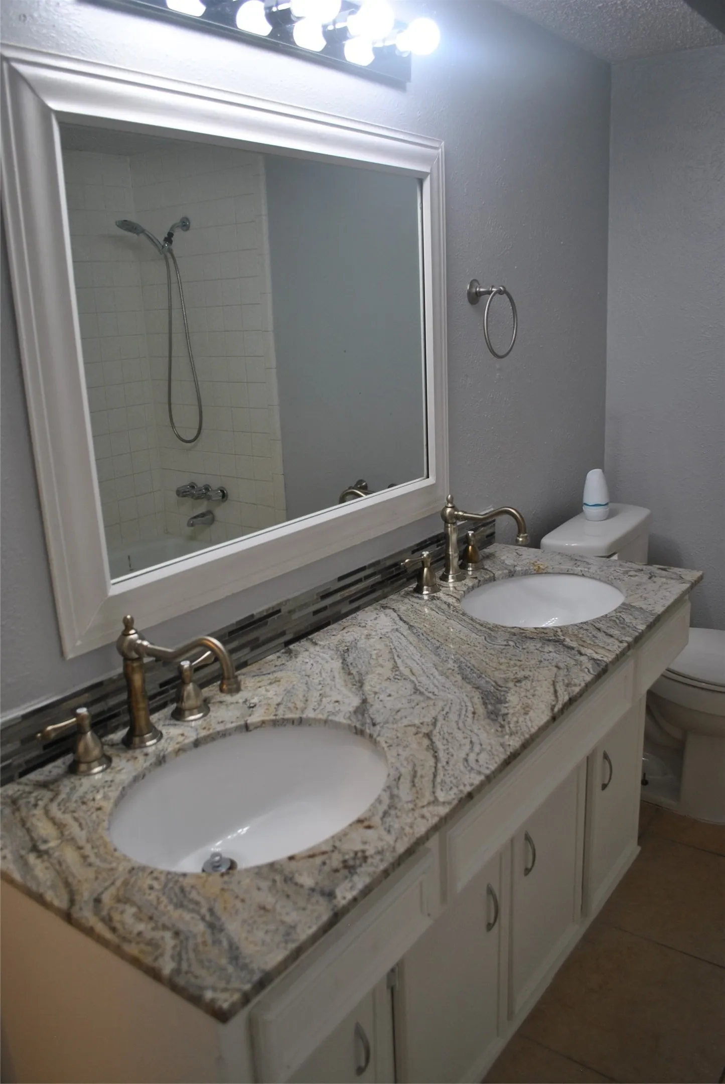 2nd Bathroom