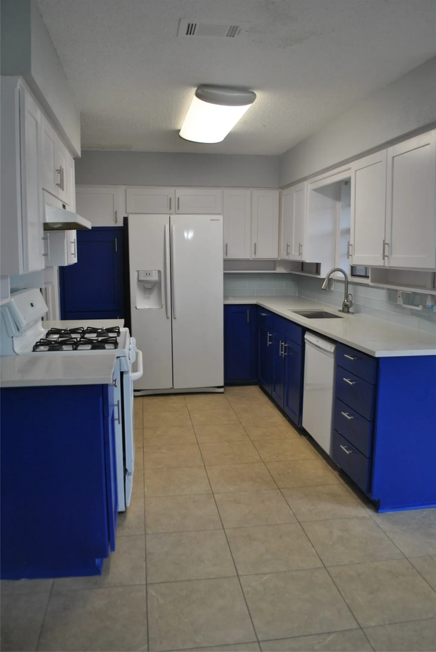 Single Family Residence For Rent in Denton County , 1902 ASPEN Drive, Lewisville, Texas 75077, 3 Bedrooms, 2 Bathrooms, 2 Garage spaces, 1,795 Sqft, built in 1978, Preowned, Price $2,400, mls#21230383, Real Estate Agent in Lewisville, Homes For Rent in Denton county, Homes For Rent in Lewisville, Realtor in Lewisville Texas, Real Estate Brokerage Independent Realty Texas, Luminita Cordes Realtor