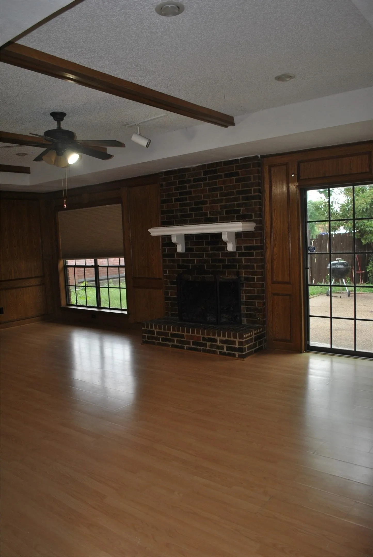 Single Family Residence For Rent in Denton County , 1902 ASPEN Drive, Lewisville, Texas 75077, 3 Bedrooms, 2 Bathrooms, 2 Garage spaces, 1,795 Sqft, built in 1978, Preowned, Price $2,400, mls#21230383, Real Estate Agent in Lewisville, Homes For Rent in Denton county, Homes For Rent in Lewisville, Realtor in Lewisville Texas, Real Estate Brokerage Independent Realty Texas, Luminita Cordes Realtor