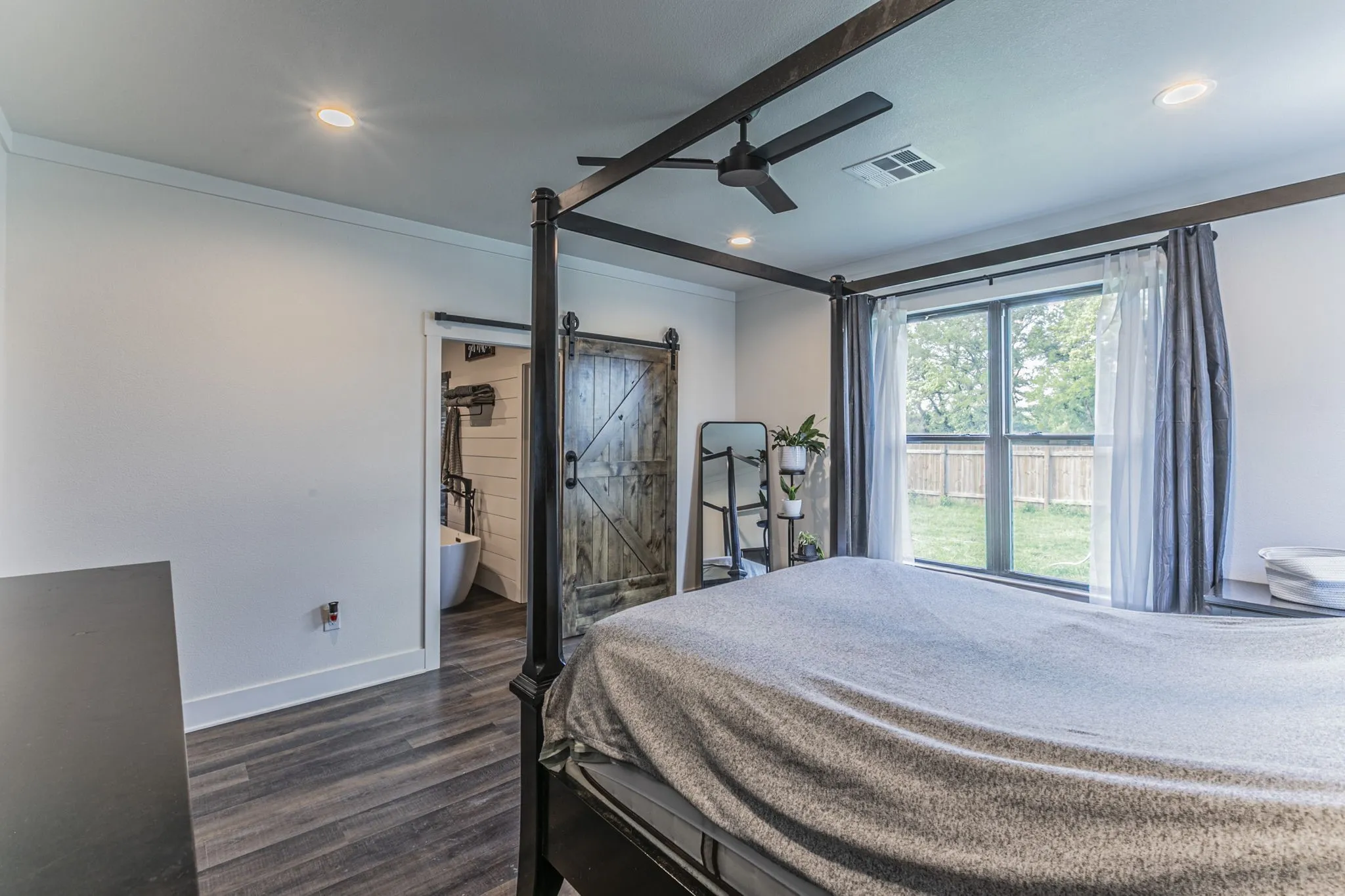 Single Family Residence For Sale in Mc Lennan County , 289 E Bell Road, Waco, Texas 76705, 4 Bedroom, 3 Bathroom, 2 Garage spaces, 2,928 Sqft, built in 2021, mls#21241825, Real Estate Agent in Waco, Homes For Sale in Mc Lennan county, Homes For Sale in Waco, Realtor in Waco Texas, Real Estate Brokerage Independent Realty Texas, Luminita Cordes Realtor