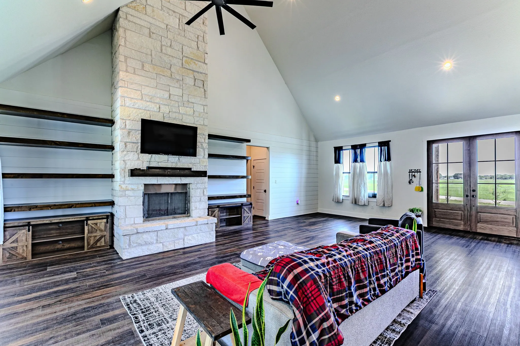 Single Family Residence For Sale in Mc Lennan County , 289 E Bell Road, Waco, Texas 76705, 4 Bedroom, 3 Bathroom, 2 Garage spaces, 2,928 Sqft, built in 2021, mls#21241825, Real Estate Agent in Waco, Homes For Sale in Mc Lennan county, Homes For Sale in Waco, Realtor in Waco Texas, Real Estate Brokerage Independent Realty Texas, Luminita Cordes Realtor
