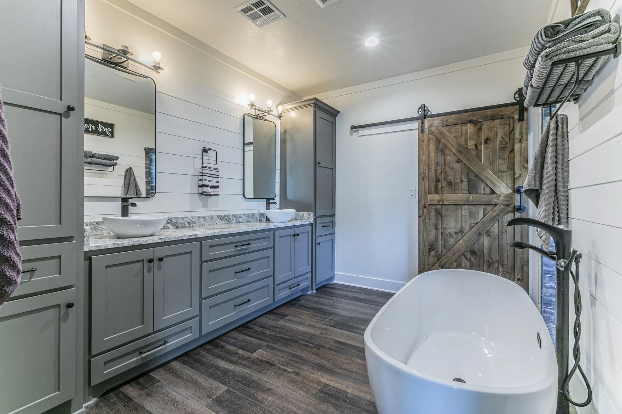 Single Family Residence For Sale in Mc Lennan County , 289 E Bell Road, Waco, Texas 76705, 4 Bedroom, 3 Bathroom, 2 Garage spaces, 2,928 Sqft, built in 2021, mls#21241825, Real Estate Agent in Waco, Homes For Sale in Mc Lennan county, Homes For Sale in Waco, Realtor in Waco Texas, Real Estate Brokerage Independent Realty Texas, Luminita Cordes Realtor