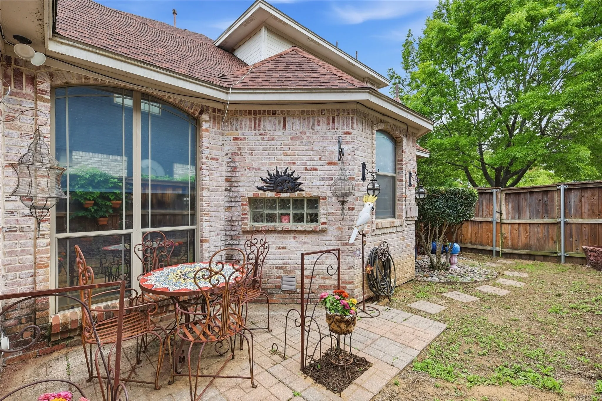 Single Family Residence For Sale in Tarrant County , 4717 Morris Heights Drive, Arlington, Texas 76016, 3 Bedroom, 5 Bathroom, 2 Garage spaces, 3,277 Sqft, built in 1993, Preowned, mls#21241654, Real Estate Agent in Arlington, Homes For Sale in Tarrant county, Homes For Sale in Arlington, Realtor in Arlington Texas, Real Estate Brokerage Independent Realty Texas, Luminita Cordes Realtor