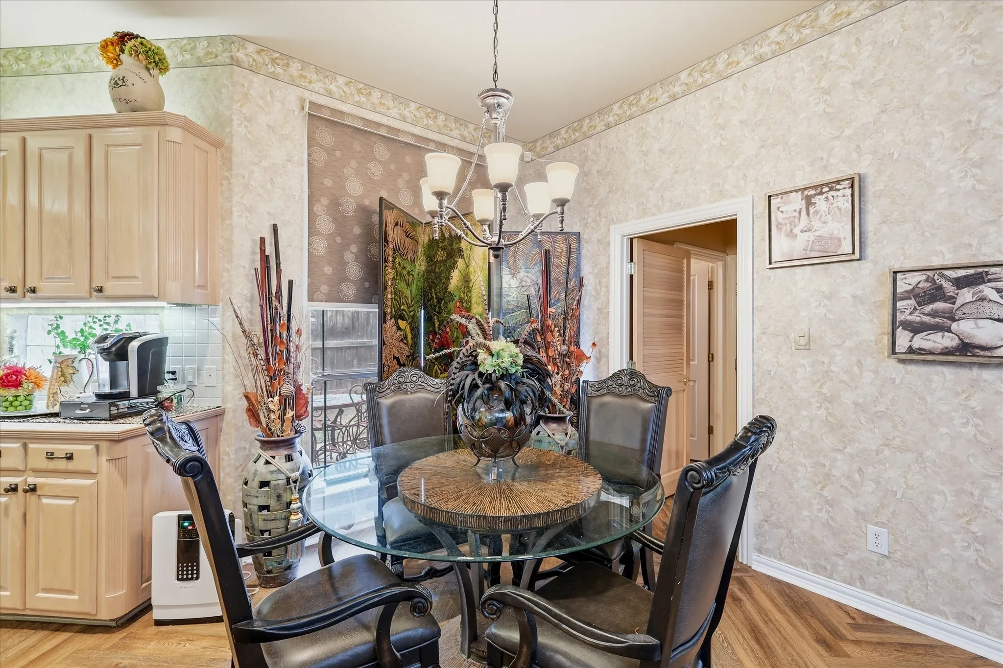 Single Family Residence For Sale in Tarrant County , 4717 Morris Heights Drive, Arlington, Texas 76016, 3 Bedroom, 5 Bathroom, 2 Garage spaces, 3,277 Sqft, built in 1993, Preowned, mls#21241654, Real Estate Agent in Arlington, Homes For Sale in Tarrant county, Homes For Sale in Arlington, Realtor in Arlington Texas, Real Estate Brokerage Independent Realty Texas, Luminita Cordes Realtor
