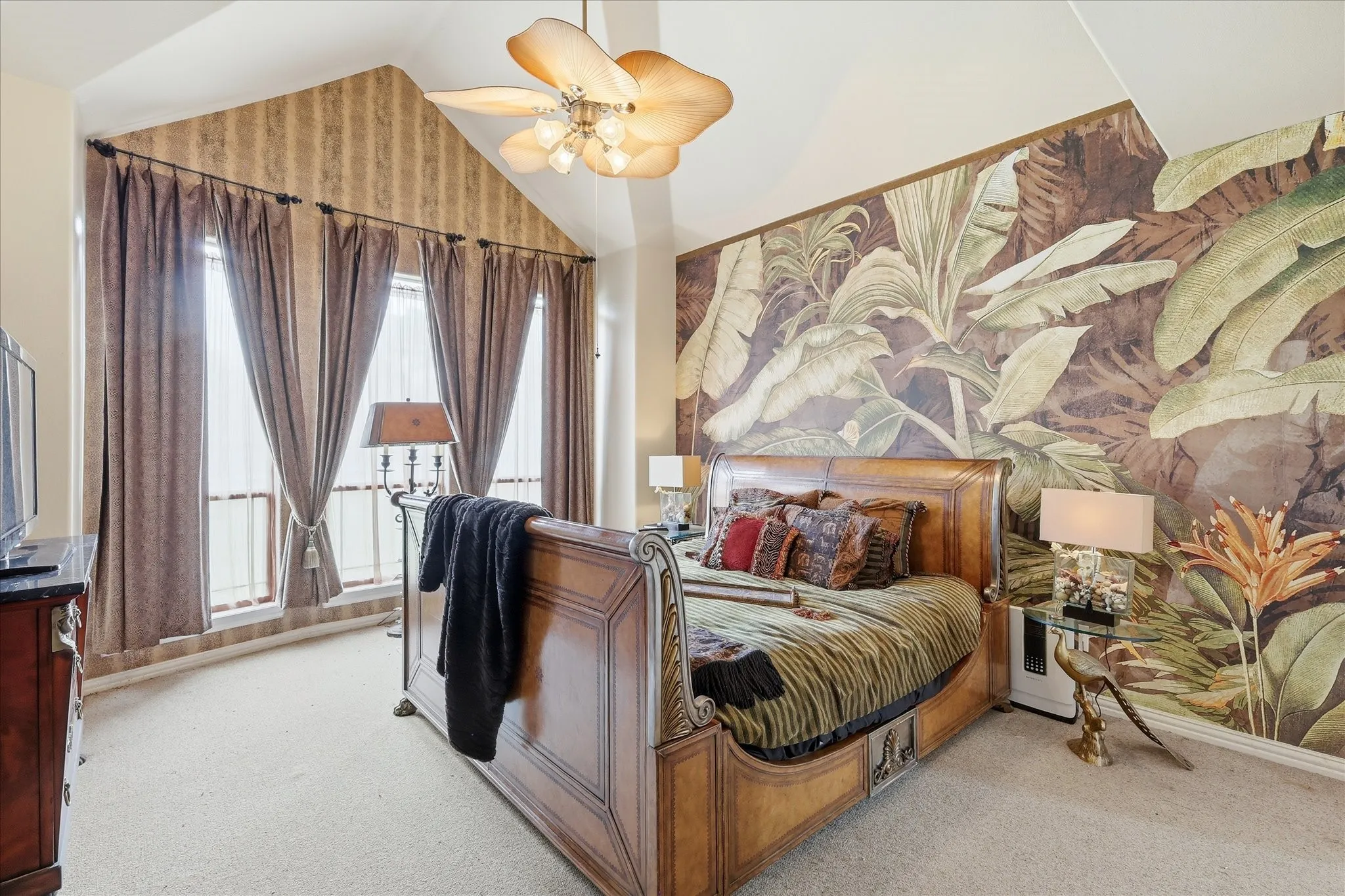 Single Family Residence For Sale in Tarrant County , 4717 Morris Heights Drive, Arlington, Texas 76016, 3 Bedroom, 5 Bathroom, 2 Garage spaces, 3,277 Sqft, built in 1993, Preowned, mls#21241654, Real Estate Agent in Arlington, Homes For Sale in Tarrant county, Homes For Sale in Arlington, Realtor in Arlington Texas, Real Estate Brokerage Independent Realty Texas, Luminita Cordes Realtor