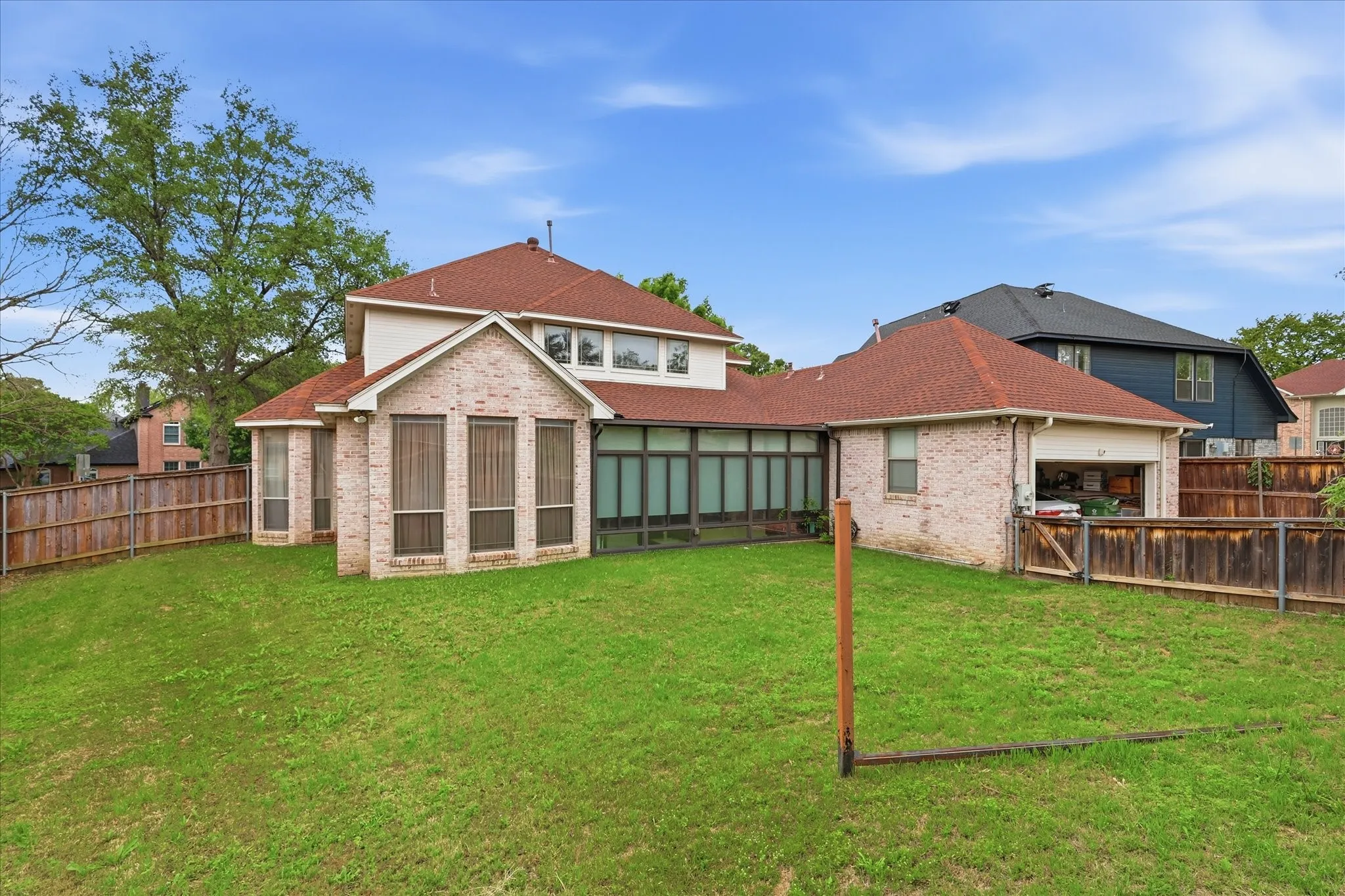 Single Family Residence For Sale in Tarrant County , 4717 Morris Heights Drive, Arlington, Texas 76016, 3 Bedroom, 5 Bathroom, 2 Garage spaces, 3,277 Sqft, built in 1993, Preowned, mls#21241654, Real Estate Agent in Arlington, Homes For Sale in Tarrant county, Homes For Sale in Arlington, Realtor in Arlington Texas, Real Estate Brokerage Independent Realty Texas, Luminita Cordes Realtor