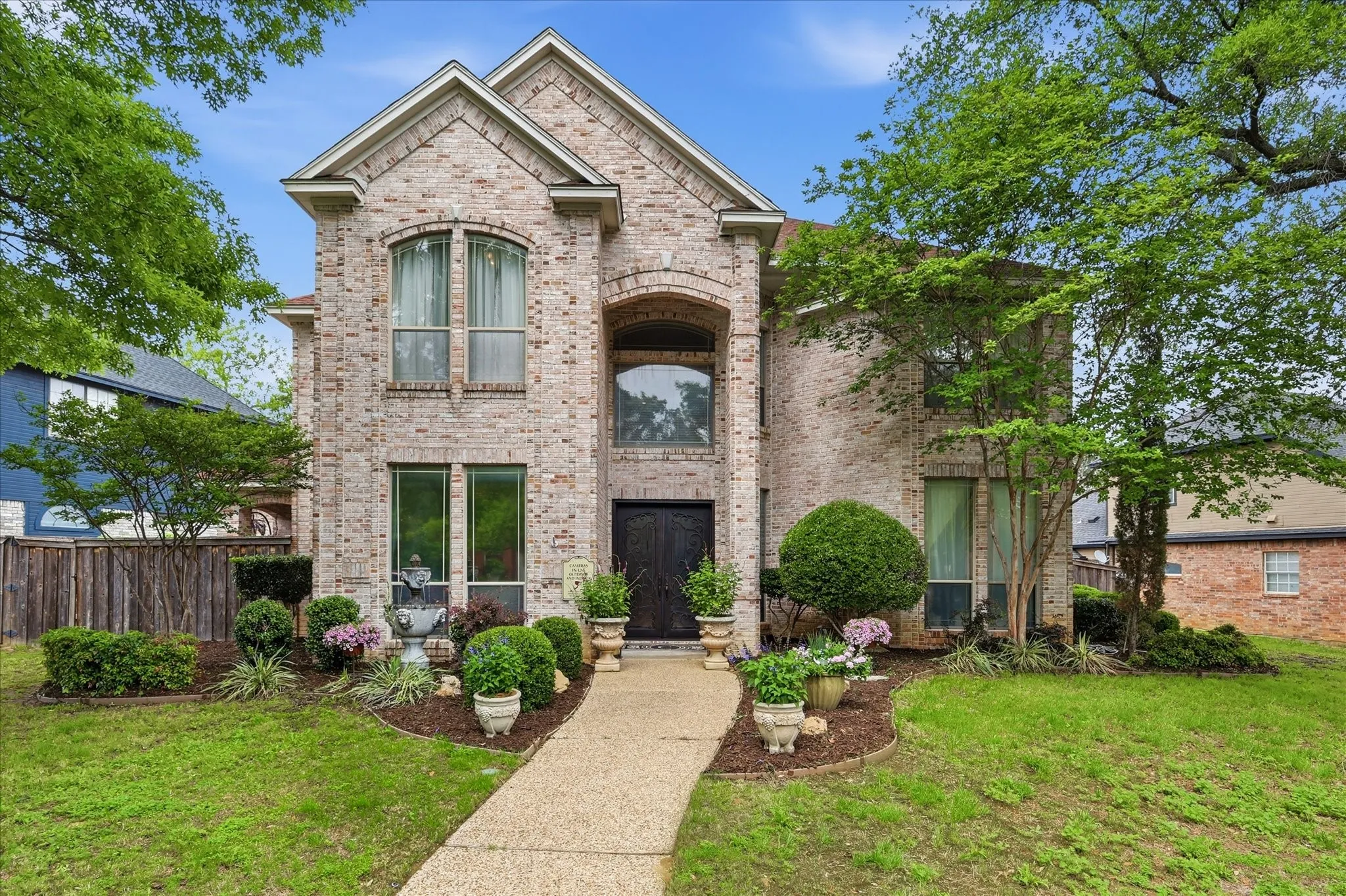 Single Family Residence For Sale in Tarrant County , 4717 Morris Heights Drive, Arlington, Texas 76016, 3 Bedroom, 5 Bathroom, 2 Garage spaces, 3,277 Sqft, built in 1993, Preowned, mls#21241654, Real Estate Agent in Arlington, Homes For Sale in Tarrant county, Homes For Sale in Arlington, Realtor in Arlington Texas, Real Estate Brokerage Independent Realty Texas, Luminita Cordes Realtor