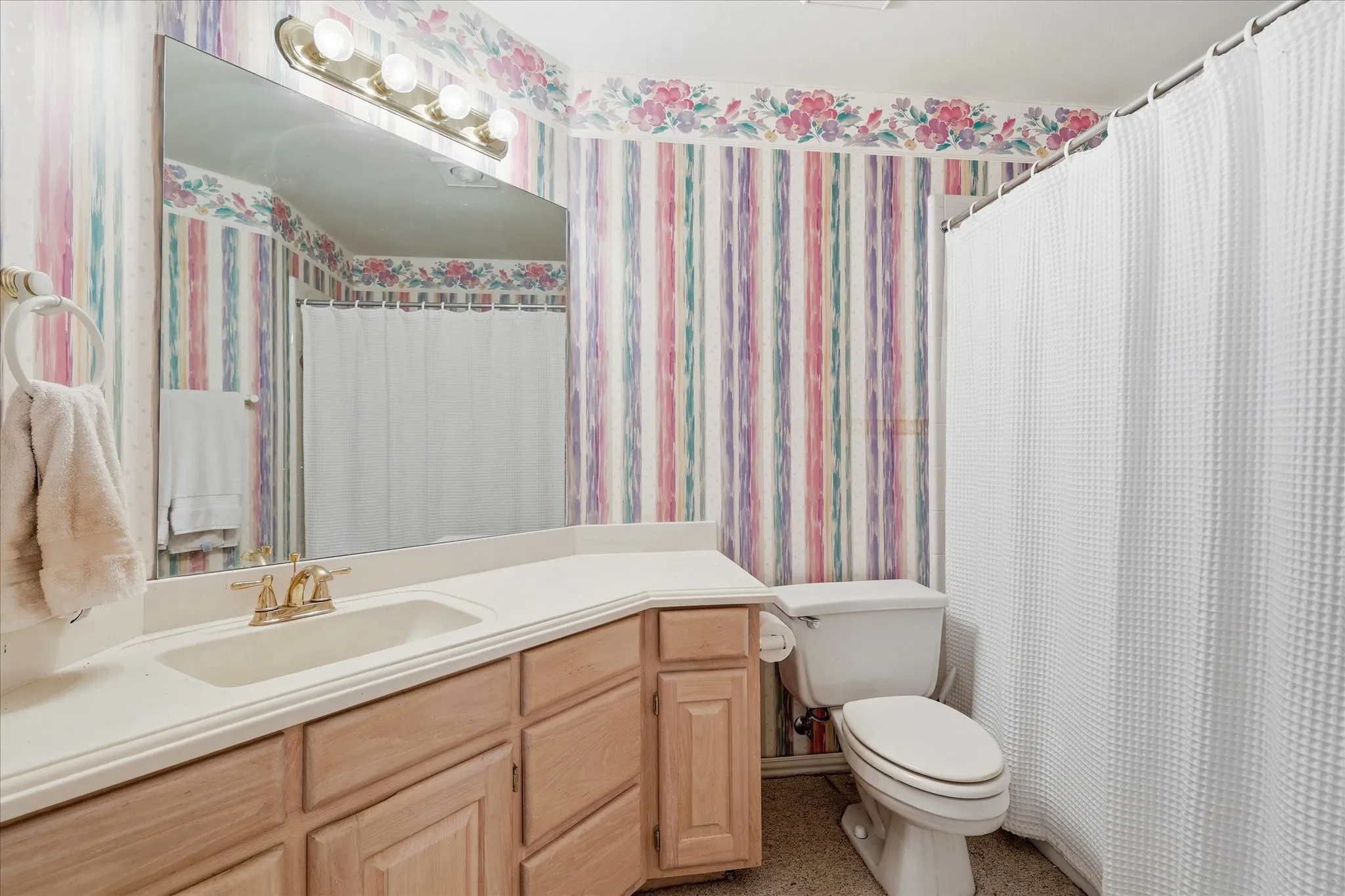 Single Family Residence For Sale in Tarrant County , 4717 Morris Heights Drive, Arlington, Texas 76016, 3 Bedroom, 5 Bathroom, 2 Garage spaces, 3,277 Sqft, built in 1993, Preowned, mls#21241654, Real Estate Agent in Arlington, Homes For Sale in Tarrant county, Homes For Sale in Arlington, Realtor in Arlington Texas, Real Estate Brokerage Independent Realty Texas, Luminita Cordes Realtor