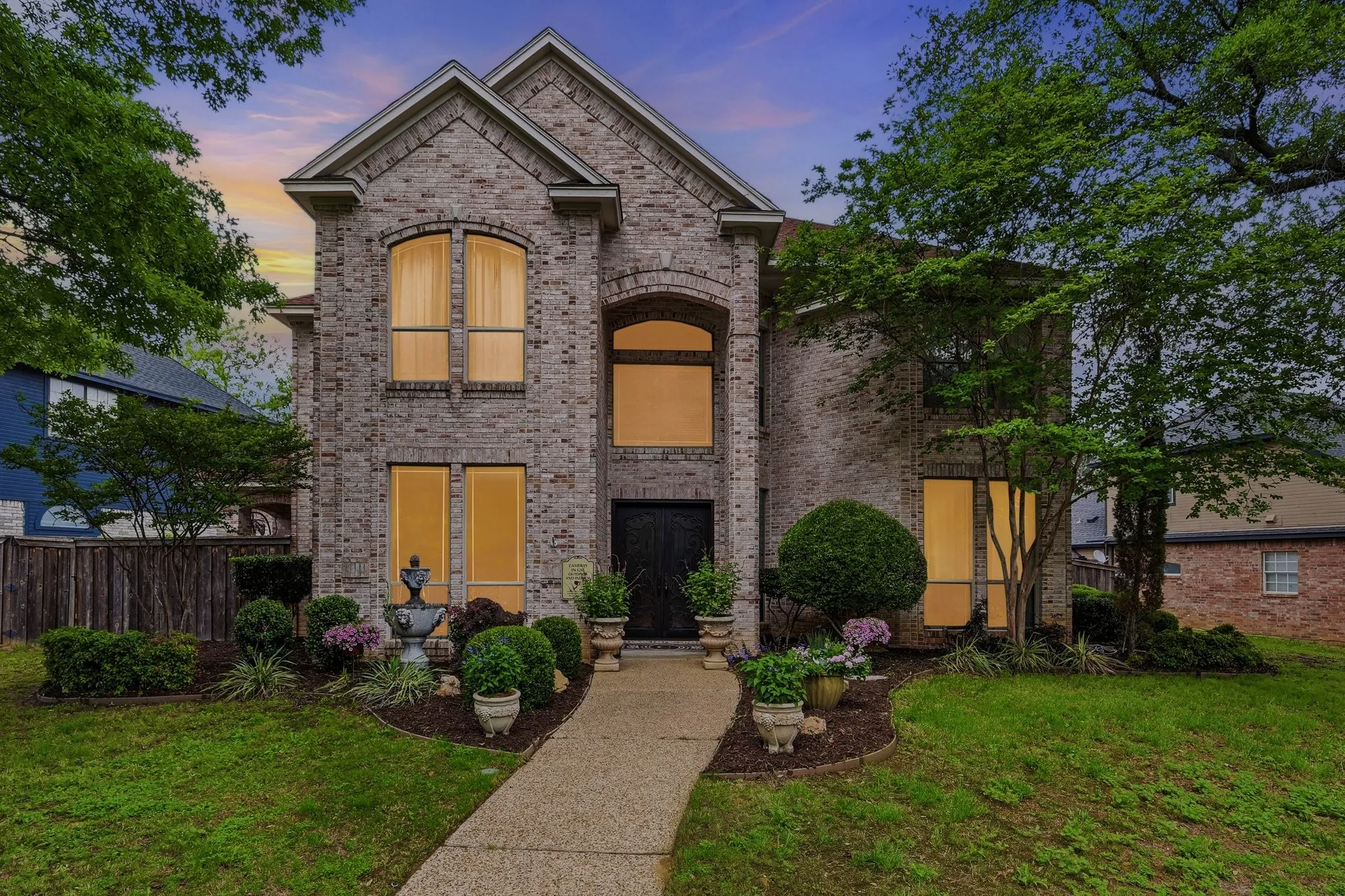 Single Family Residence For Sale in Tarrant County , 4717 Morris Heights Drive, Arlington, Texas 76016, 3 Bedroom, 5 Bathroom, 2 Garage spaces, 3,277 Sqft, built in 1993, Preowned, mls#21241654, Real Estate Agent in Arlington, Homes For Sale in Tarrant county, Homes For Sale in Arlington, Realtor in Arlington Texas, Real Estate Brokerage Independent Realty Texas, Luminita Cordes Realtor