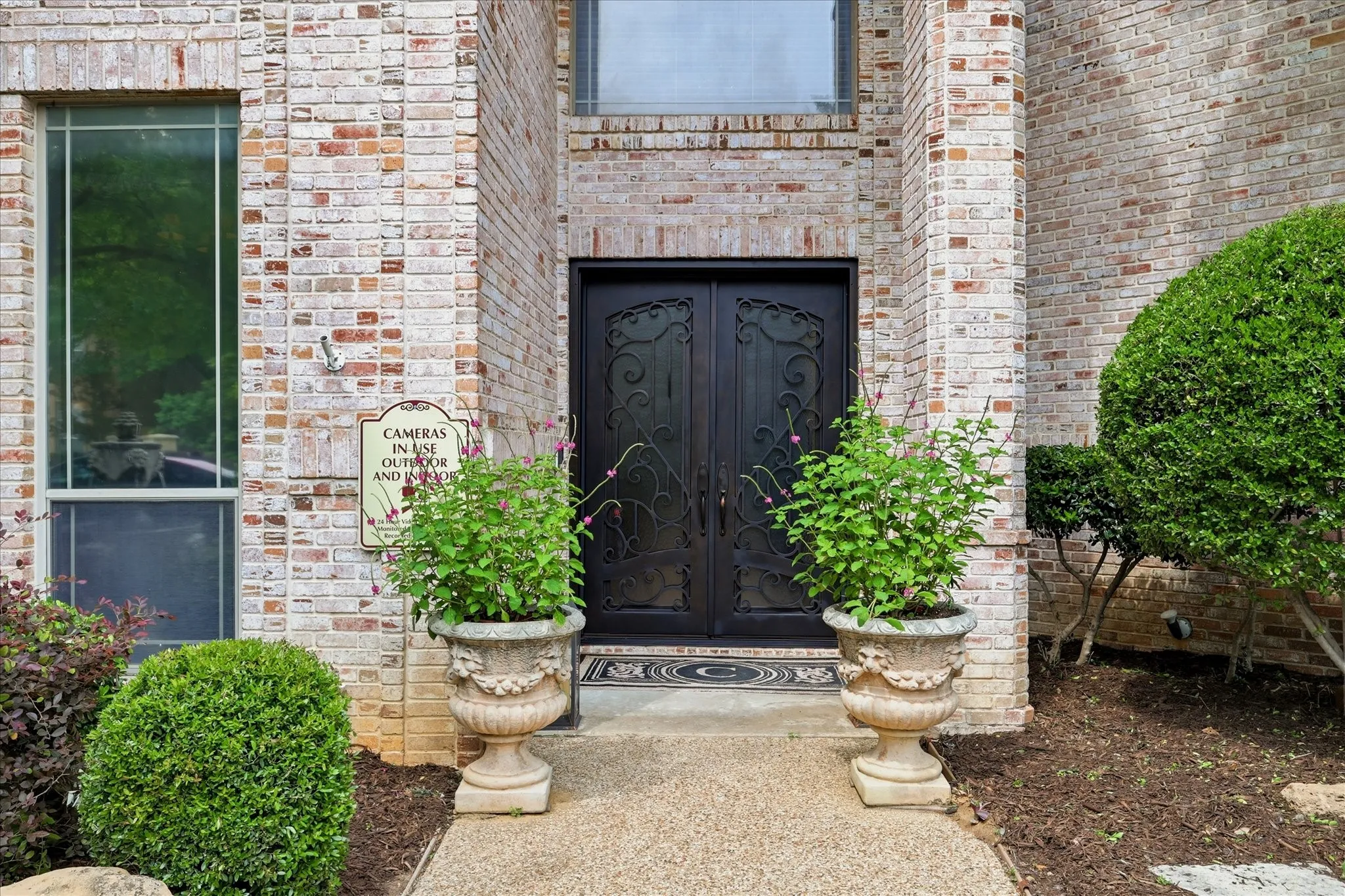 Single Family Residence For Sale in Tarrant County , 4717 Morris Heights Drive, Arlington, Texas 76016, 3 Bedroom, 5 Bathroom, 2 Garage spaces, 3,277 Sqft, built in 1993, Preowned, mls#21241654, Real Estate Agent in Arlington, Homes For Sale in Tarrant county, Homes For Sale in Arlington, Realtor in Arlington Texas, Real Estate Brokerage Independent Realty Texas, Luminita Cordes Realtor
