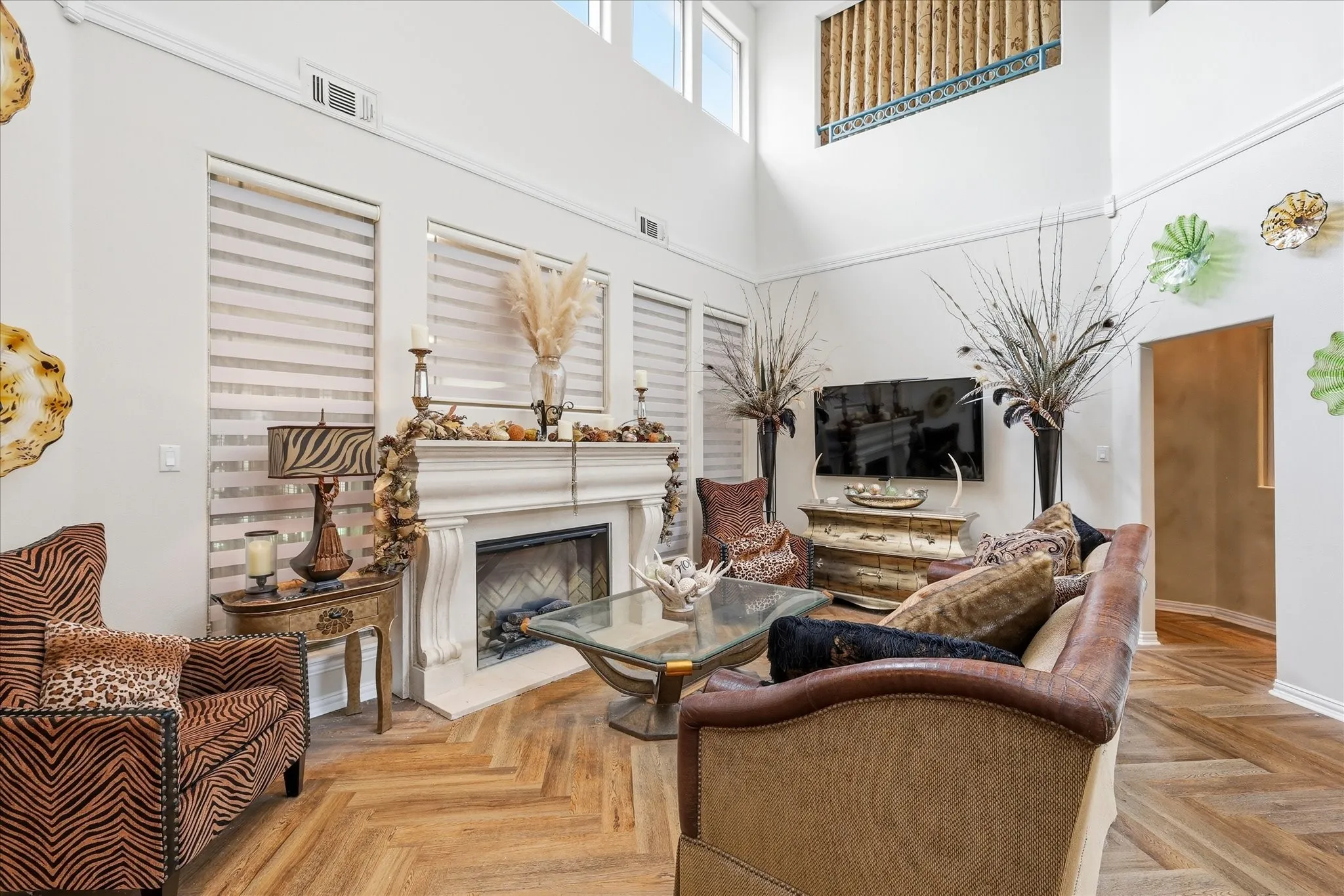Single Family Residence For Sale in Tarrant County , 4717 Morris Heights Drive, Arlington, Texas 76016, 3 Bedroom, 5 Bathroom, 2 Garage spaces, 3,277 Sqft, built in 1993, Preowned, mls#21241654, Real Estate Agent in Arlington, Homes For Sale in Tarrant county, Homes For Sale in Arlington, Realtor in Arlington Texas, Real Estate Brokerage Independent Realty Texas, Luminita Cordes Realtor