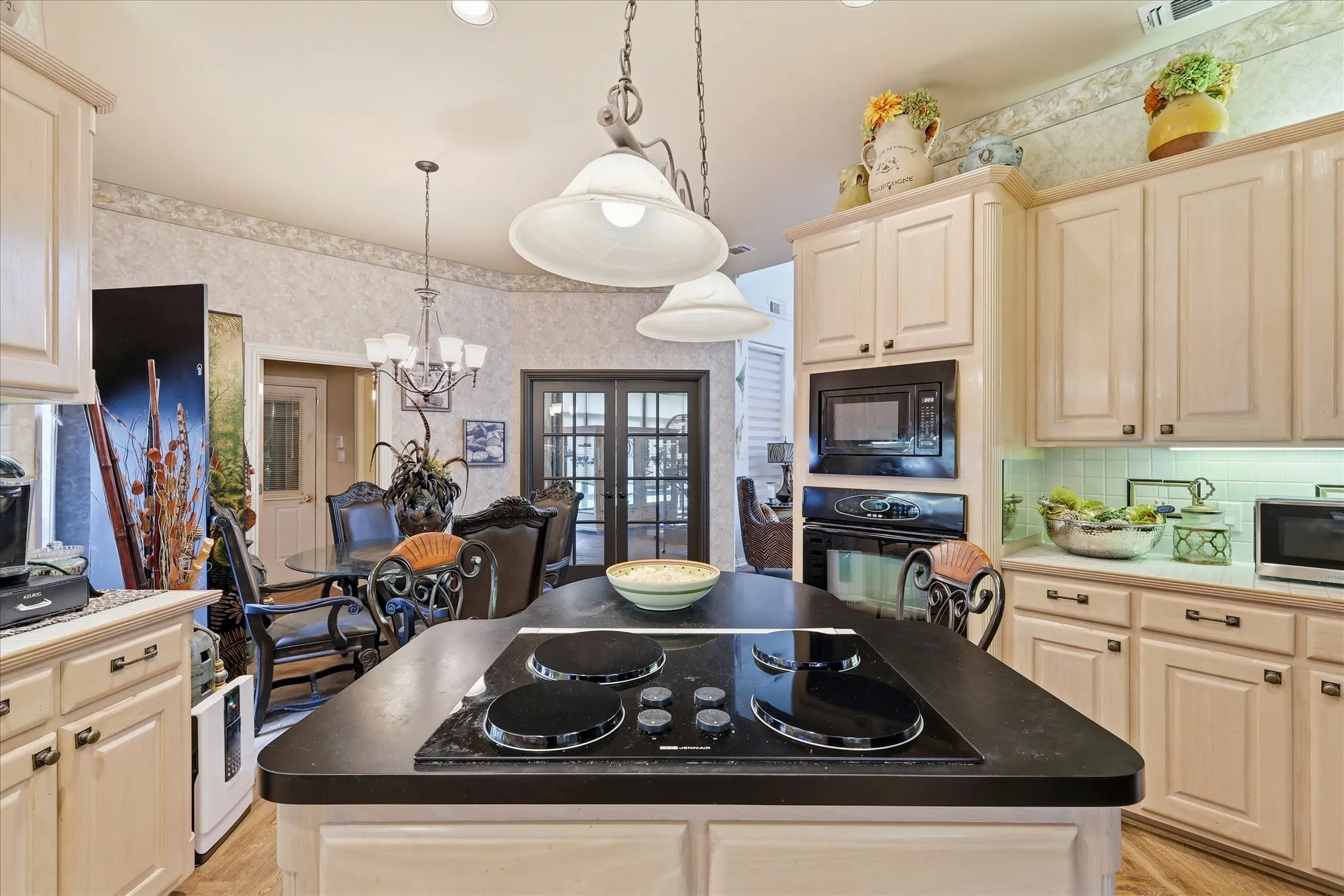 Single Family Residence For Sale in Tarrant County , 4717 Morris Heights Drive, Arlington, Texas 76016, 3 Bedroom, 5 Bathroom, 2 Garage spaces, 3,277 Sqft, built in 1993, Preowned, mls#21241654, Real Estate Agent in Arlington, Homes For Sale in Tarrant county, Homes For Sale in Arlington, Realtor in Arlington Texas, Real Estate Brokerage Independent Realty Texas, Luminita Cordes Realtor