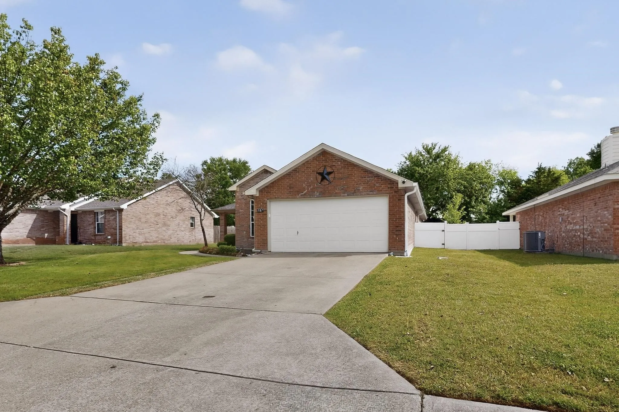 Single Family Residence For Sale in Collin County , 507 Oxford Loop, Princeton, Texas 75407, 3 Bedroom, 2 Bathroom, 2 Garage spaces, 1,767 Sqft, built in 2005, Preowned, mls#21235780, Real Estate Agent in Princeton, Homes For Sale in Collin county, Homes For Sale in Princeton, Realtor in Princeton Texas, Real Estate Brokerage Independent Realty Texas, Luminita Cordes Realtor