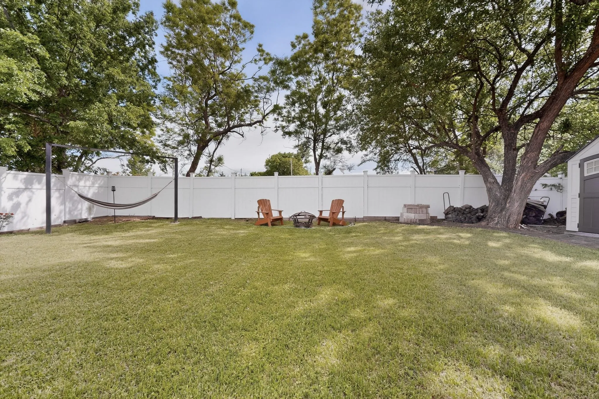 Single Family Residence For Sale in Collin County , 507 Oxford Loop, Princeton, Texas 75407, 3 Bedroom, 2 Bathroom, 2 Garage spaces, 1,767 Sqft, built in 2005, Preowned, mls#21235780, Real Estate Agent in Princeton, Homes For Sale in Collin county, Homes For Sale in Princeton, Realtor in Princeton Texas, Real Estate Brokerage Independent Realty Texas, Luminita Cordes Realtor
