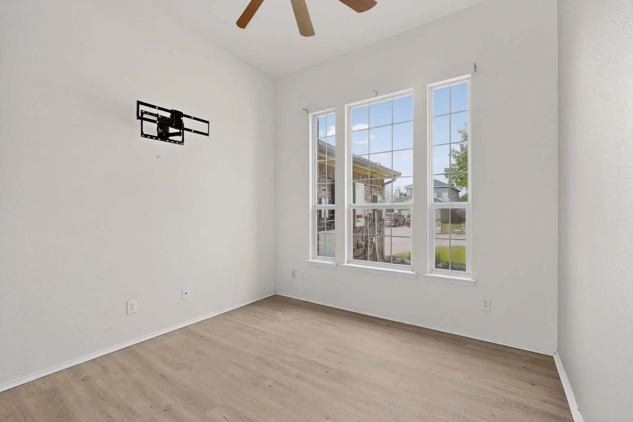 Single Family Residence For Sale in Collin County , 507 Oxford Loop, Princeton, Texas 75407, 3 Bedroom, 2 Bathroom, 2 Garage spaces, 1,767 Sqft, built in 2005, Preowned, mls#21235780, Real Estate Agent in Princeton, Homes For Sale in Collin county, Homes For Sale in Princeton, Realtor in Princeton Texas, Real Estate Brokerage Independent Realty Texas, Luminita Cordes Realtor