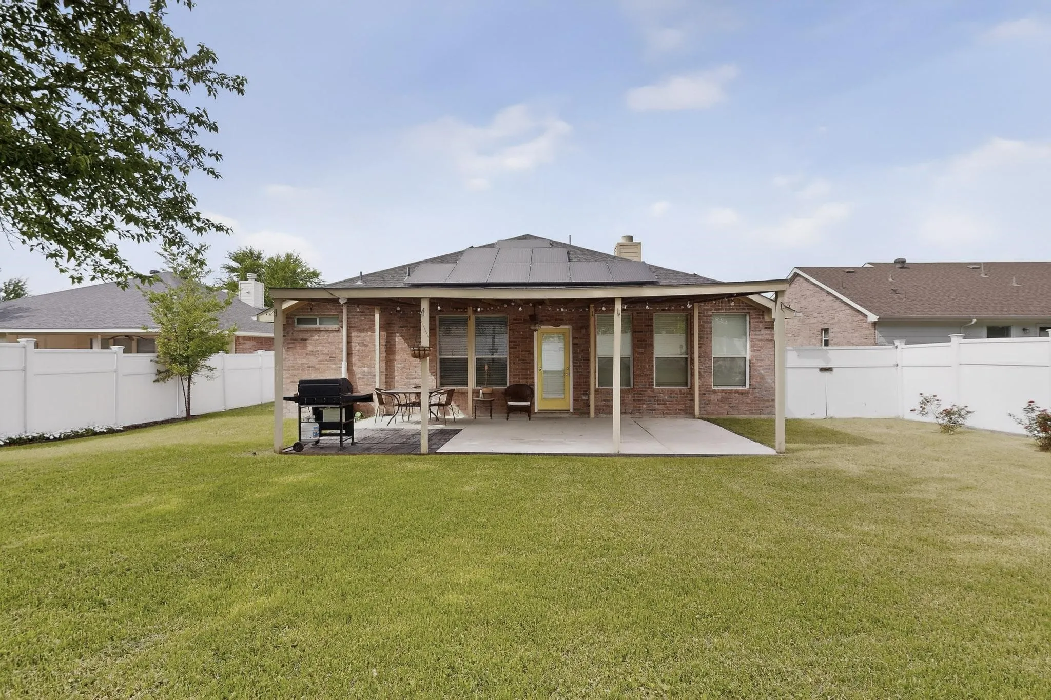 Single Family Residence For Sale in Collin County , 507 Oxford Loop, Princeton, Texas 75407, 3 Bedroom, 2 Bathroom, 2 Garage spaces, 1,767 Sqft, built in 2005, Preowned, mls#21235780, Real Estate Agent in Princeton, Homes For Sale in Collin county, Homes For Sale in Princeton, Realtor in Princeton Texas, Real Estate Brokerage Independent Realty Texas, Luminita Cordes Realtor