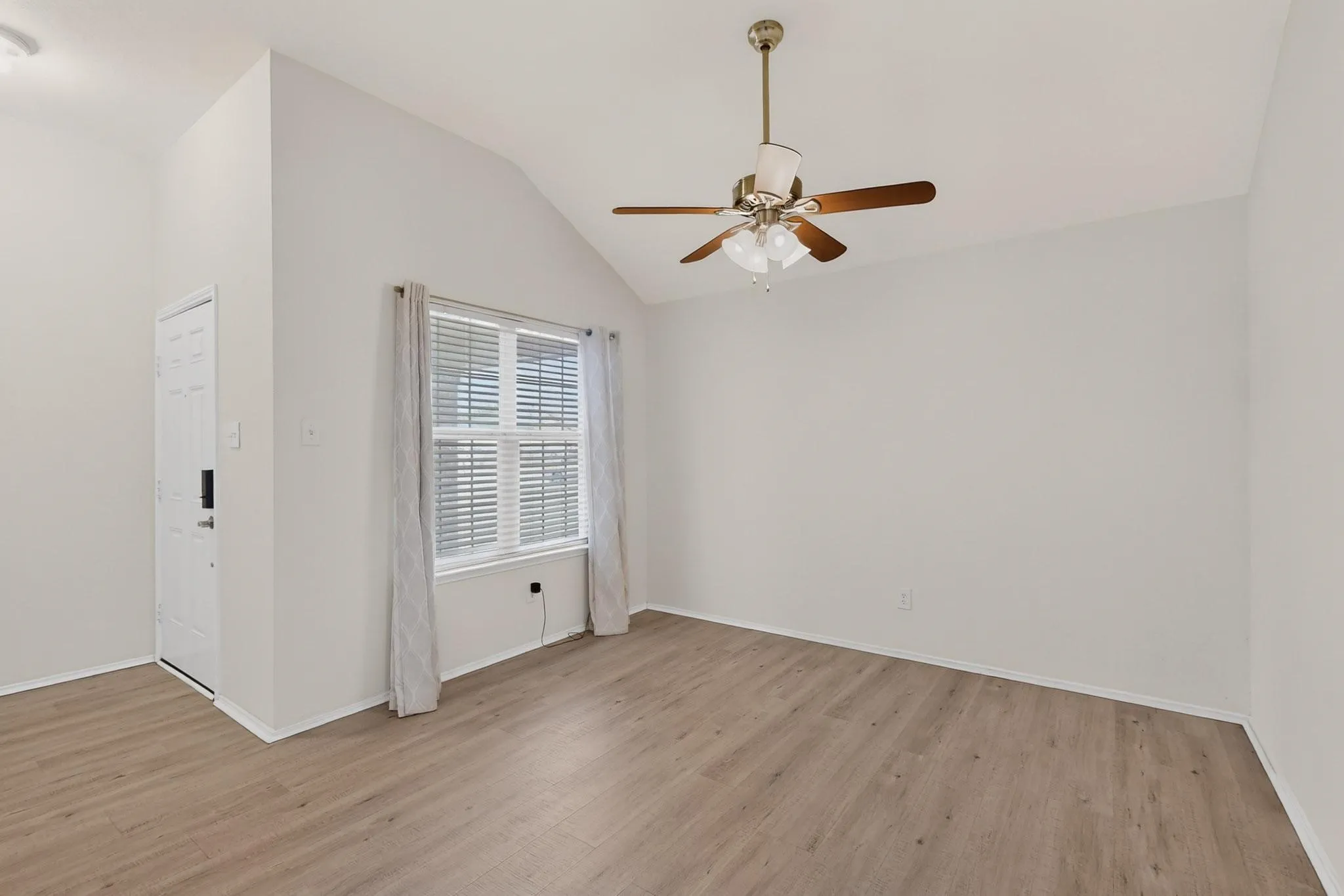 Single Family Residence For Sale in Collin County , 507 Oxford Loop, Princeton, Texas 75407, 3 Bedroom, 2 Bathroom, 2 Garage spaces, 1,767 Sqft, built in 2005, Preowned, mls#21235780, Real Estate Agent in Princeton, Homes For Sale in Collin county, Homes For Sale in Princeton, Realtor in Princeton Texas, Real Estate Brokerage Independent Realty Texas, Luminita Cordes Realtor