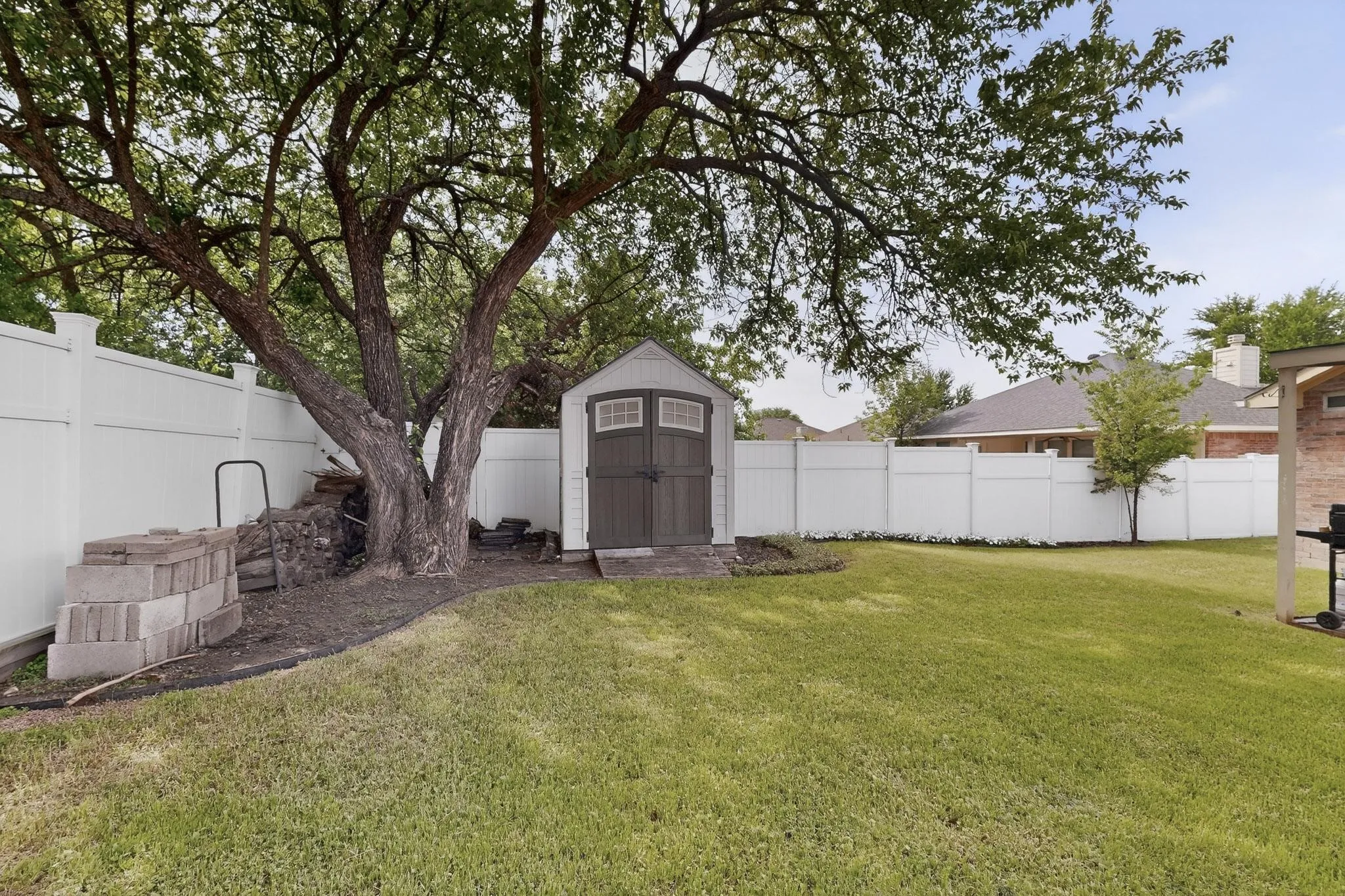 Single Family Residence For Sale in Collin County , 507 Oxford Loop, Princeton, Texas 75407, 3 Bedroom, 2 Bathroom, 2 Garage spaces, 1,767 Sqft, built in 2005, Preowned, mls#21235780, Real Estate Agent in Princeton, Homes For Sale in Collin county, Homes For Sale in Princeton, Realtor in Princeton Texas, Real Estate Brokerage Independent Realty Texas, Luminita Cordes Realtor