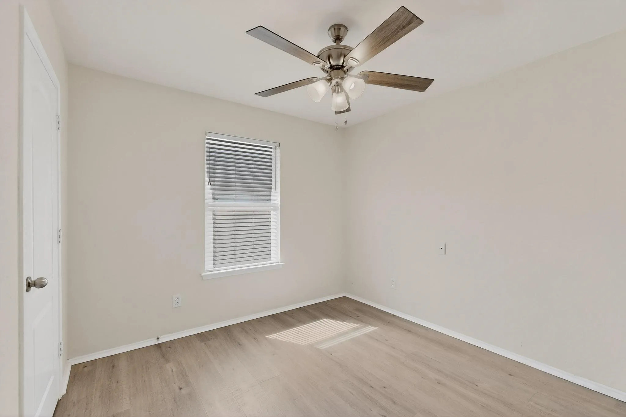 Single Family Residence For Sale in Collin County , 507 Oxford Loop, Princeton, Texas 75407, 3 Bedroom, 2 Bathroom, 2 Garage spaces, 1,767 Sqft, built in 2005, Preowned, mls#21235780, Real Estate Agent in Princeton, Homes For Sale in Collin county, Homes For Sale in Princeton, Realtor in Princeton Texas, Real Estate Brokerage Independent Realty Texas, Luminita Cordes Realtor