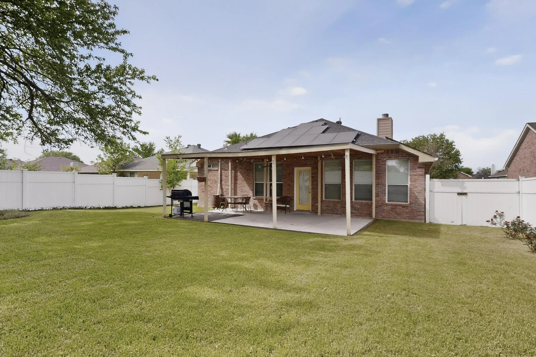 Single Family Residence For Sale in Collin County , 507 Oxford Loop, Princeton, Texas 75407, 3 Bedroom, 2 Bathroom, 2 Garage spaces, 1,767 Sqft, built in 2005, Preowned, mls#21235780, Real Estate Agent in Princeton, Homes For Sale in Collin county, Homes For Sale in Princeton, Realtor in Princeton Texas, Real Estate Brokerage Independent Realty Texas, Luminita Cordes Realtor