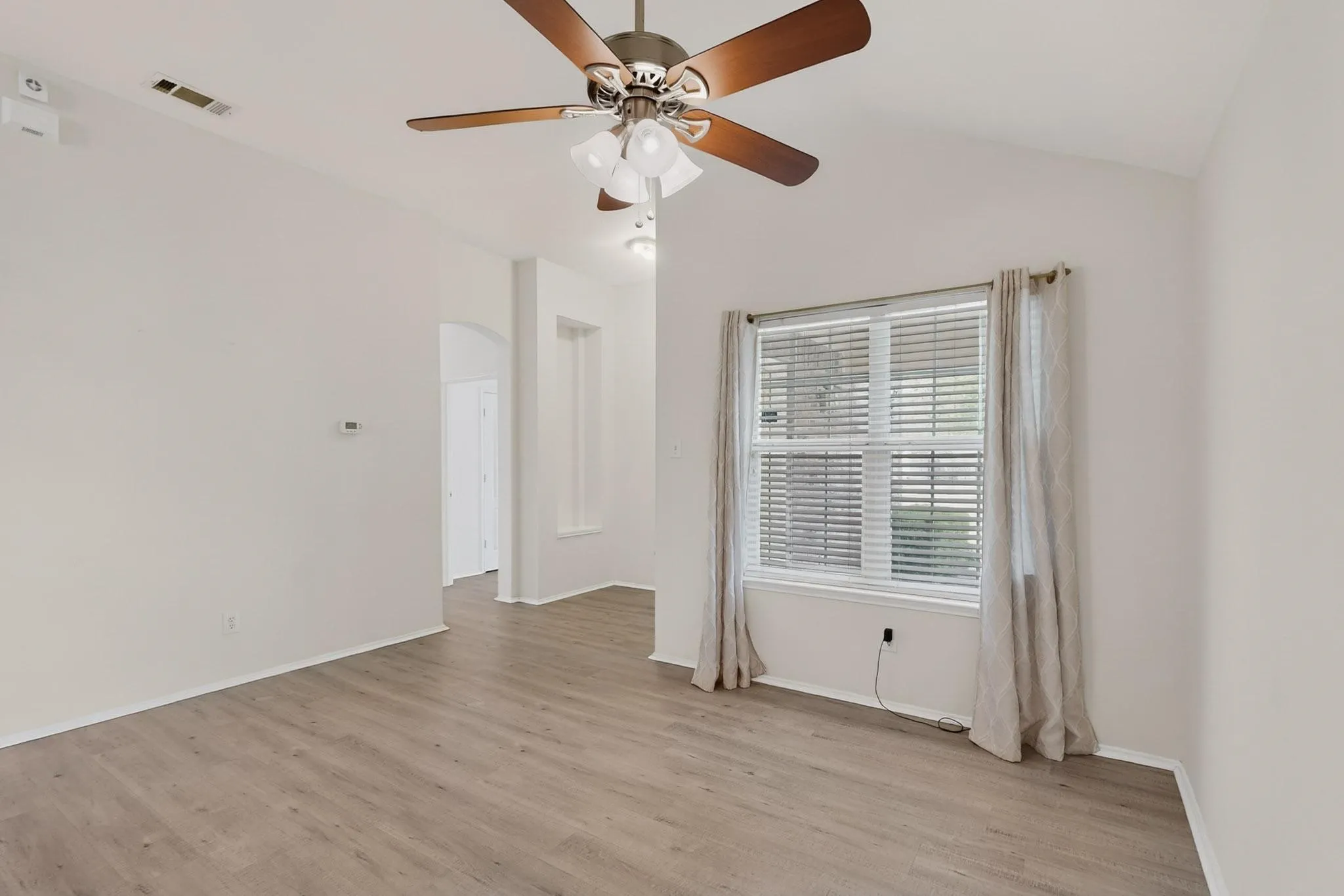 Single Family Residence For Sale in Collin County , 507 Oxford Loop, Princeton, Texas 75407, 3 Bedroom, 2 Bathroom, 2 Garage spaces, 1,767 Sqft, built in 2005, Preowned, mls#21235780, Real Estate Agent in Princeton, Homes For Sale in Collin county, Homes For Sale in Princeton, Realtor in Princeton Texas, Real Estate Brokerage Independent Realty Texas, Luminita Cordes Realtor