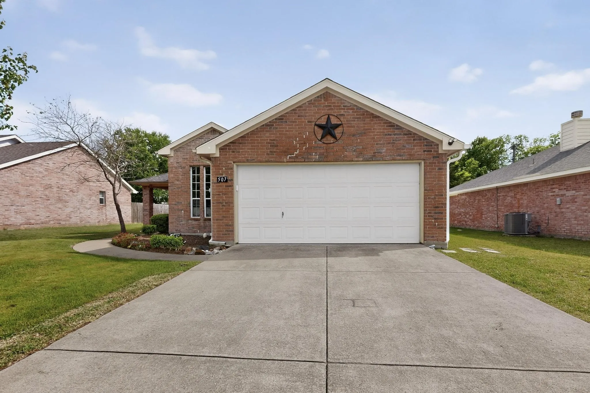 Single Family Residence For Sale in Collin County , 507 Oxford Loop, Princeton, Texas 75407, 3 Bedroom, 2 Bathroom, 2 Garage spaces, 1,767 Sqft, built in 2005, Preowned, mls#21235780, Real Estate Agent in Princeton, Homes For Sale in Collin county, Homes For Sale in Princeton, Realtor in Princeton Texas, Real Estate Brokerage Independent Realty Texas, Luminita Cordes Realtor
