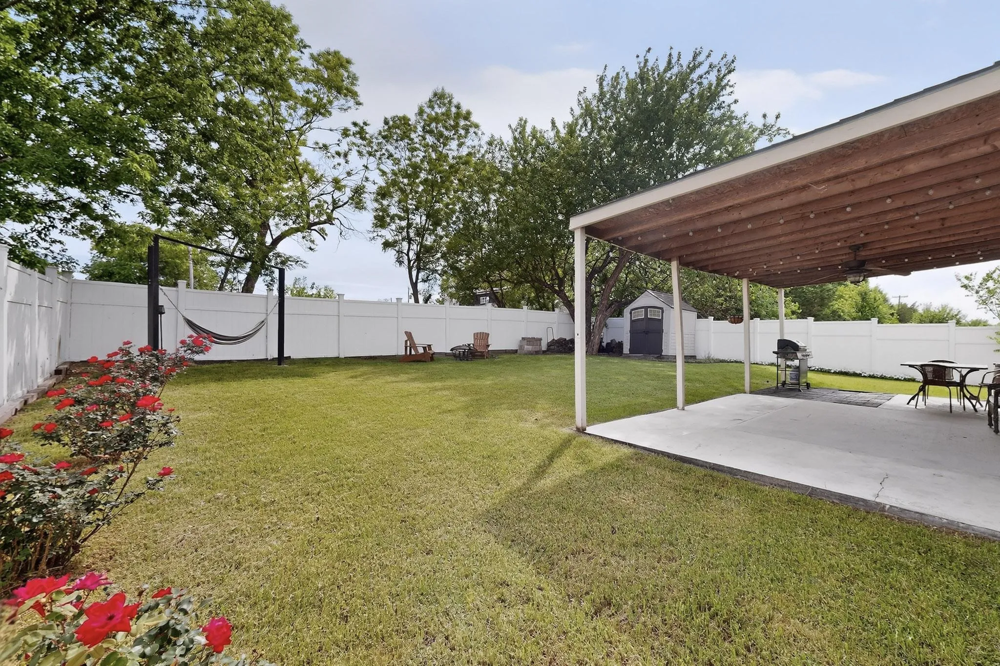 Single Family Residence For Sale in Collin County , 507 Oxford Loop, Princeton, Texas 75407, 3 Bedroom, 2 Bathroom, 2 Garage spaces, 1,767 Sqft, built in 2005, Preowned, mls#21235780, Real Estate Agent in Princeton, Homes For Sale in Collin county, Homes For Sale in Princeton, Realtor in Princeton Texas, Real Estate Brokerage Independent Realty Texas, Luminita Cordes Realtor