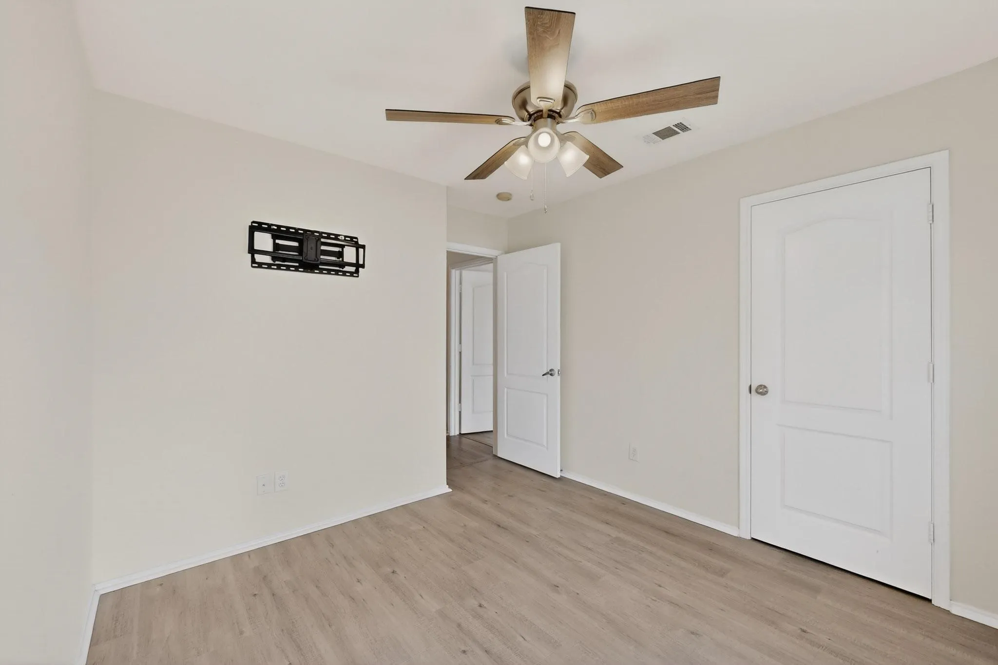 Single Family Residence For Sale in Collin County , 507 Oxford Loop, Princeton, Texas 75407, 3 Bedroom, 2 Bathroom, 2 Garage spaces, 1,767 Sqft, built in 2005, Preowned, mls#21235780, Real Estate Agent in Princeton, Homes For Sale in Collin county, Homes For Sale in Princeton, Realtor in Princeton Texas, Real Estate Brokerage Independent Realty Texas, Luminita Cordes Realtor