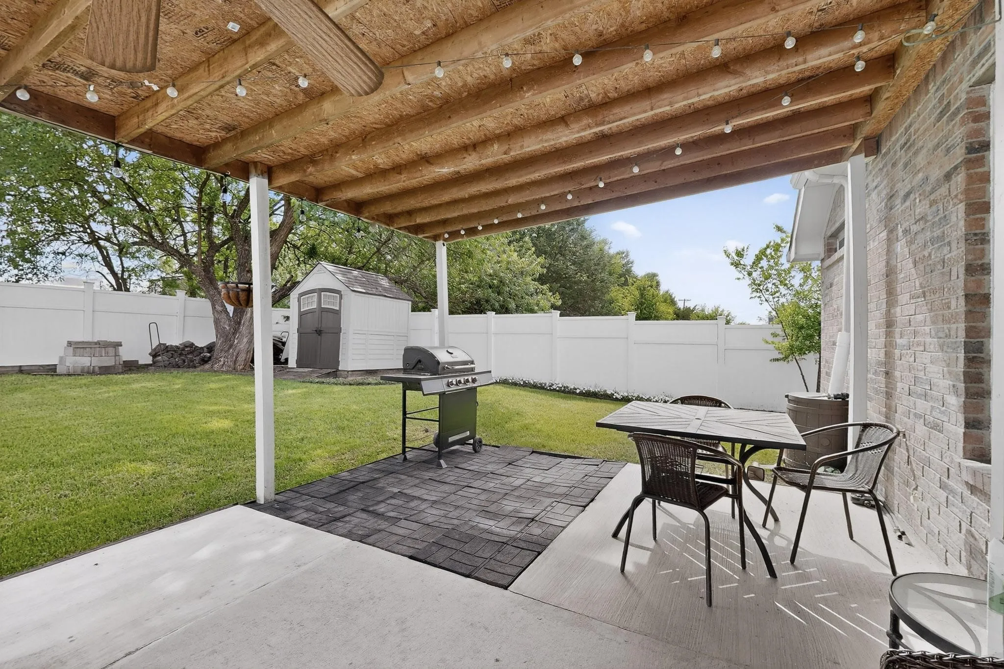 Single Family Residence For Sale in Collin County , 507 Oxford Loop, Princeton, Texas 75407, 3 Bedroom, 2 Bathroom, 2 Garage spaces, 1,767 Sqft, built in 2005, Preowned, mls#21235780, Real Estate Agent in Princeton, Homes For Sale in Collin county, Homes For Sale in Princeton, Realtor in Princeton Texas, Real Estate Brokerage Independent Realty Texas, Luminita Cordes Realtor