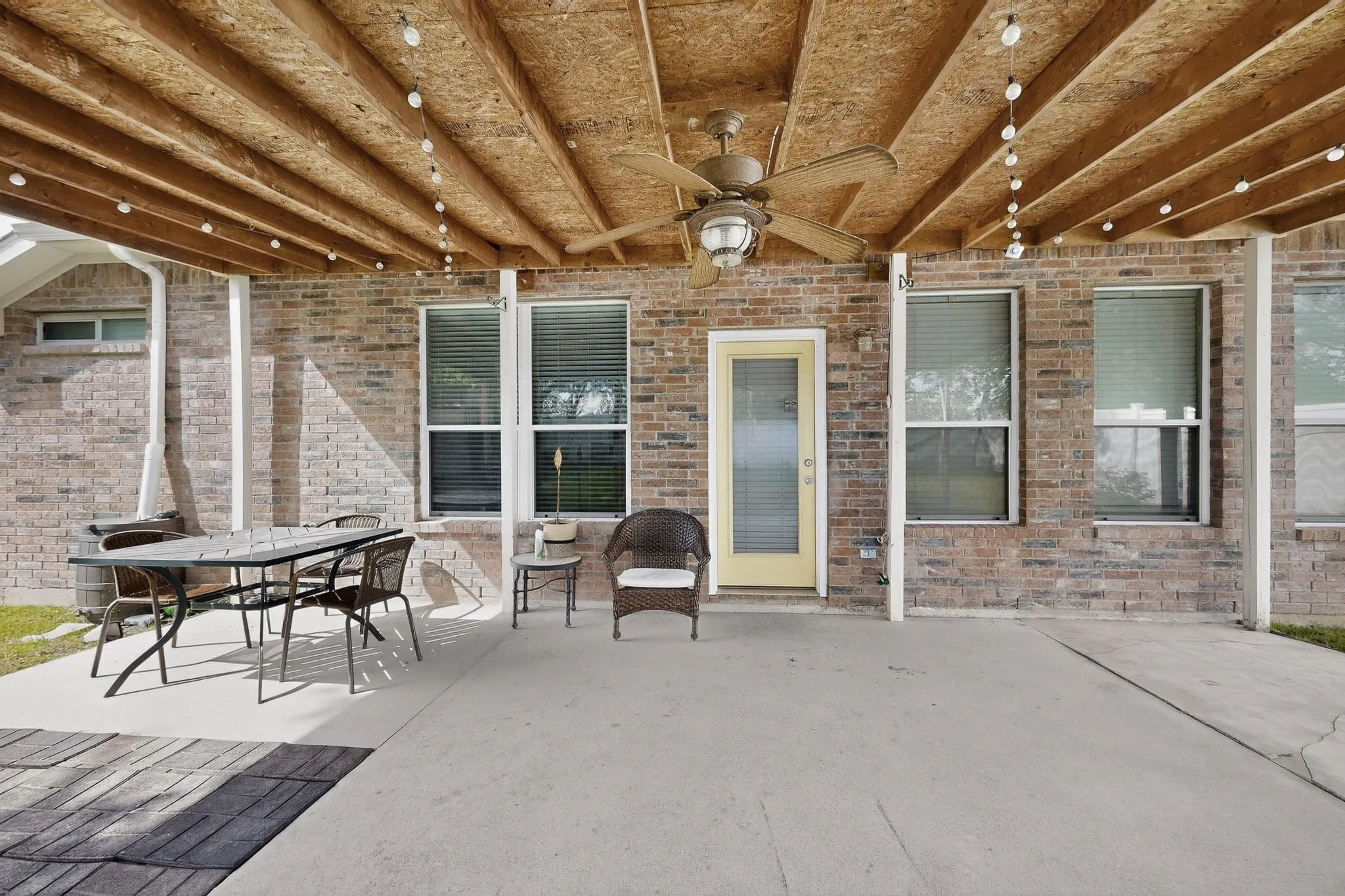 Single Family Residence For Sale in Collin County , 507 Oxford Loop, Princeton, Texas 75407, 3 Bedroom, 2 Bathroom, 2 Garage spaces, 1,767 Sqft, built in 2005, Preowned, mls#21235780, Real Estate Agent in Princeton, Homes For Sale in Collin county, Homes For Sale in Princeton, Realtor in Princeton Texas, Real Estate Brokerage Independent Realty Texas, Luminita Cordes Realtor
