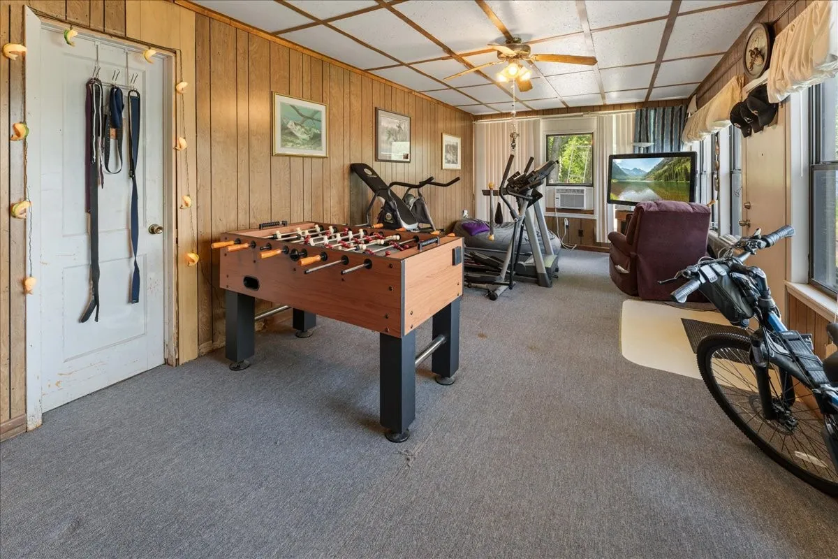 Single Family Residence For Sale in Wood County , 1027 County Road 3230, Quitman, Texas 75783, 3 Bedroom, 2 Bathroom, Garage spaces, 2,455 Sqft, built in 1947, mls#21238495, Real Estate Agent in Quitman, Homes For Sale in Wood county, Homes For Sale in Quitman, Realtor in Quitman Texas, Real Estate Brokerage Independent Realty Texas, Luminita Cordes Realtor