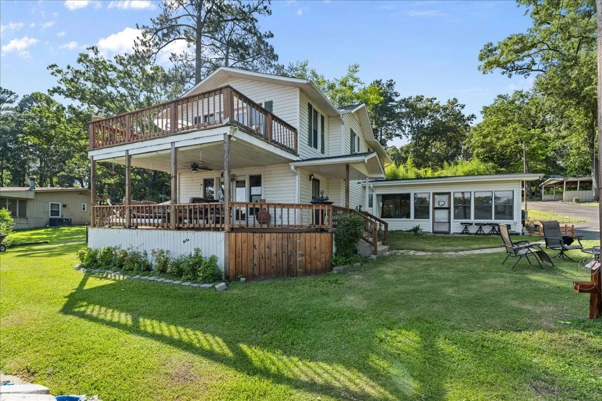 Single Family Residence For Sale in Wood County , 1027 County Road 3230, Quitman, Texas 75783, 3 Bedroom, 2 Bathroom, Garage spaces, 2,455 Sqft, built in 1947, mls#21238495, Real Estate Agent in Quitman, Homes For Sale in Wood county, Homes For Sale in Quitman, Realtor in Quitman Texas, Real Estate Brokerage Independent Realty Texas, Luminita Cordes Realtor