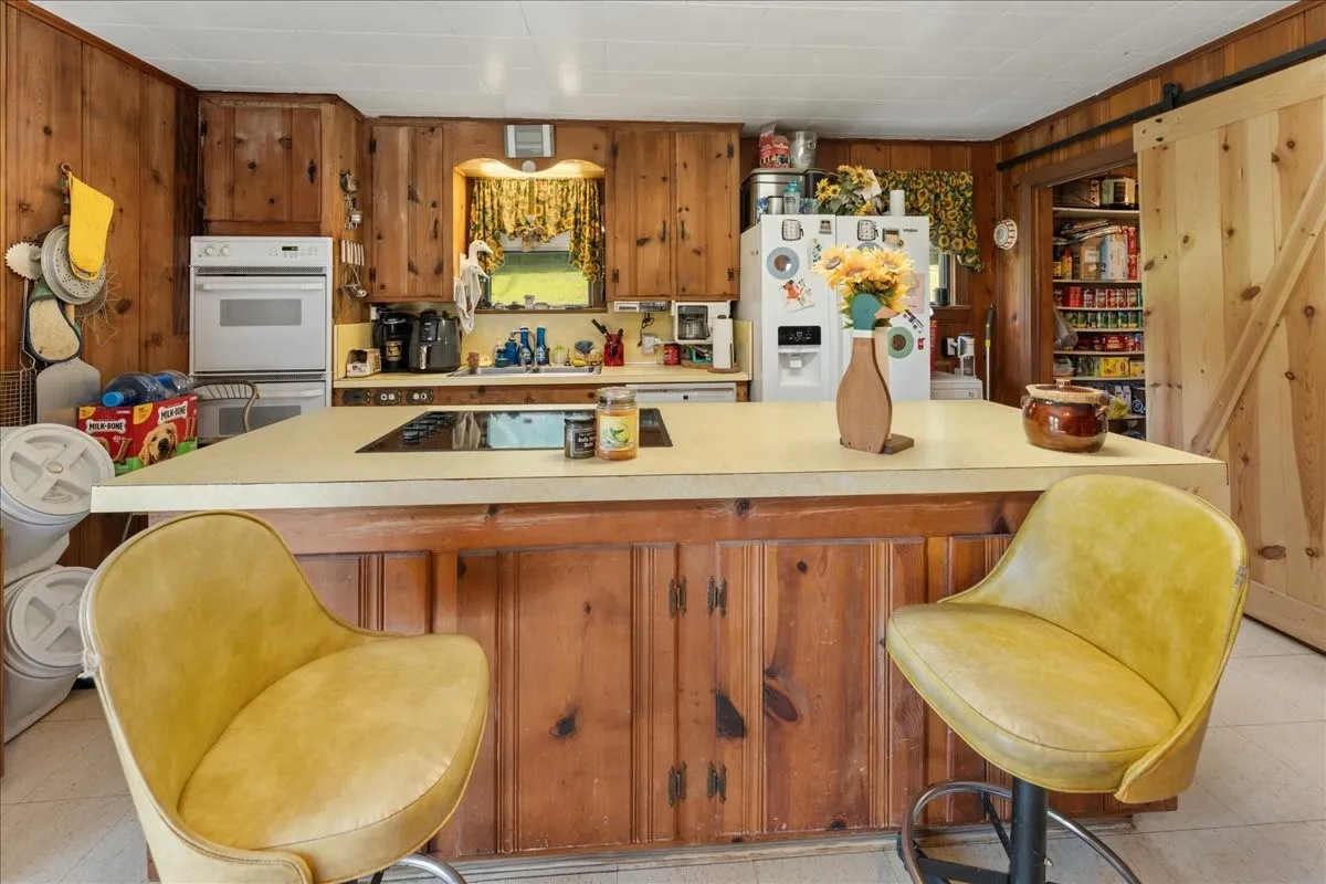 Single Family Residence For Sale in Wood County , 1027 County Road 3230, Quitman, Texas 75783, 3 Bedroom, 2 Bathroom, Garage spaces, 2,455 Sqft, built in 1947, mls#21238495, Real Estate Agent in Quitman, Homes For Sale in Wood county, Homes For Sale in Quitman, Realtor in Quitman Texas, Real Estate Brokerage Independent Realty Texas, Luminita Cordes Realtor