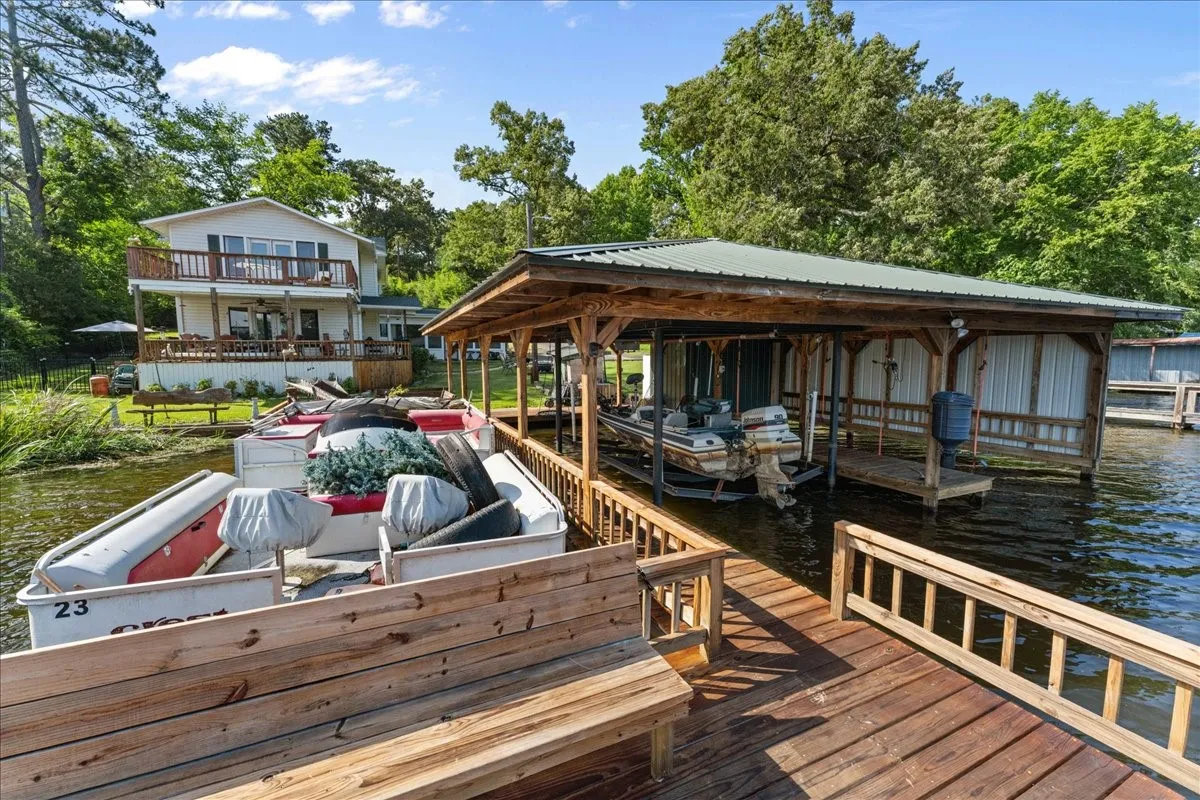Single Family Residence For Sale in Wood County , 1027 County Road 3230, Quitman, Texas 75783, 3 Bedroom, 2 Bathroom, Garage spaces, 2,455 Sqft, built in 1947, mls#21238495, Real Estate Agent in Quitman, Homes For Sale in Wood county, Homes For Sale in Quitman, Realtor in Quitman Texas, Real Estate Brokerage Independent Realty Texas, Luminita Cordes Realtor