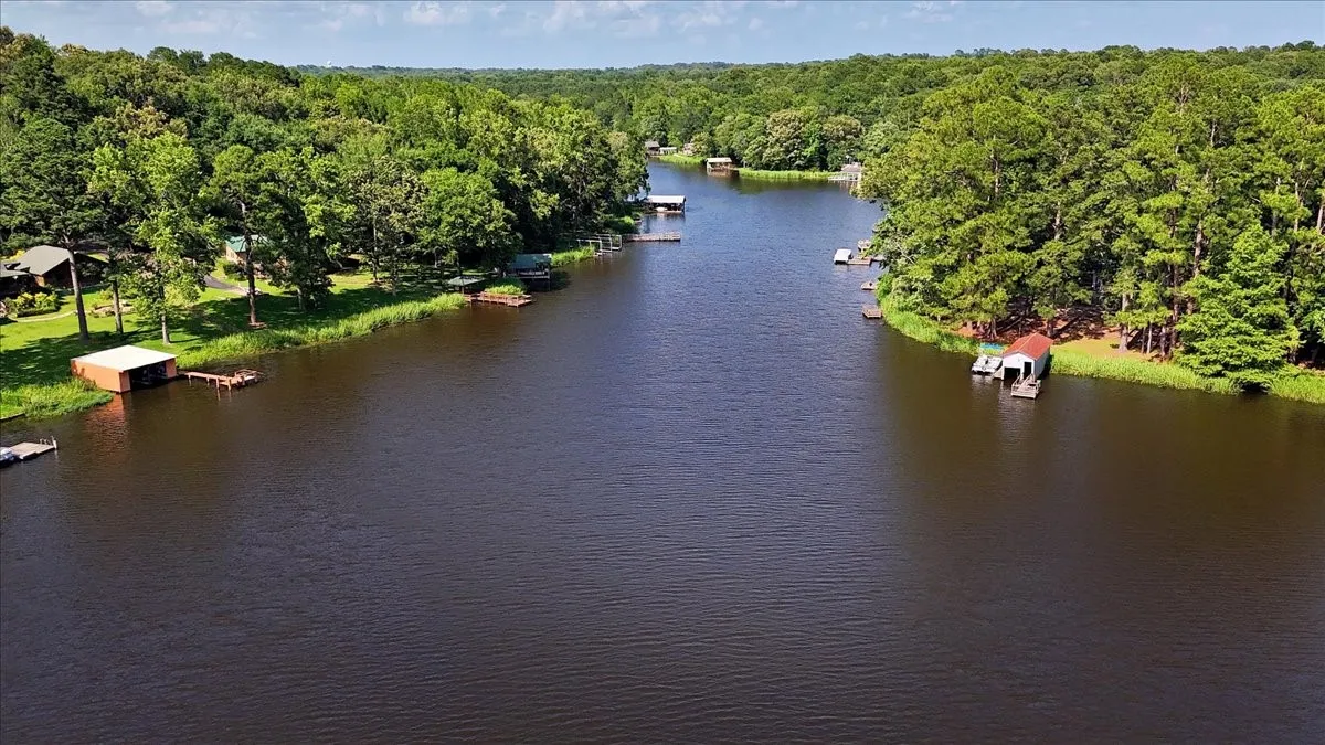 Single Family Residence For Sale in Wood County , 1027 County Road 3230, Quitman, Texas 75783, 3 Bedroom, 2 Bathroom, Garage spaces, 2,455 Sqft, built in 1947, mls#21238495, Real Estate Agent in Quitman, Homes For Sale in Wood county, Homes For Sale in Quitman, Realtor in Quitman Texas, Real Estate Brokerage Independent Realty Texas, Luminita Cordes Realtor