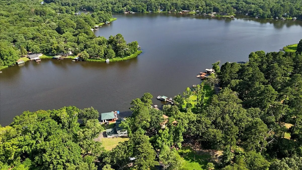 Single Family Residence For Sale in Wood County , 1027 County Road 3230, Quitman, Texas 75783, 3 Bedroom, 2 Bathroom, Garage spaces, 2,455 Sqft, built in 1947, mls#21238495, Real Estate Agent in Quitman, Homes For Sale in Wood county, Homes For Sale in Quitman, Realtor in Quitman Texas, Real Estate Brokerage Independent Realty Texas, Luminita Cordes Realtor