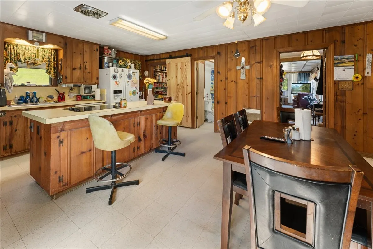 Single Family Residence For Sale in Wood County , 1027 County Road 3230, Quitman, Texas 75783, 3 Bedroom, 2 Bathroom, Garage spaces, 2,455 Sqft, built in 1947, mls#21238495, Real Estate Agent in Quitman, Homes For Sale in Wood county, Homes For Sale in Quitman, Realtor in Quitman Texas, Real Estate Brokerage Independent Realty Texas, Luminita Cordes Realtor