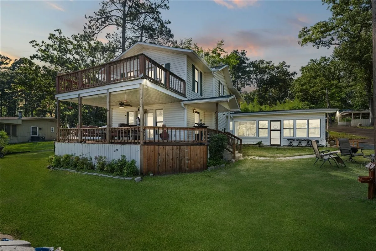 Single Family Residence For Sale in Wood County , 1027 County Road 3230, Quitman, Texas 75783, 3 Bedroom, 2 Bathroom, Garage spaces, 2,455 Sqft, built in 1947, mls#21238495, Real Estate Agent in Quitman, Homes For Sale in Wood county, Homes For Sale in Quitman, Realtor in Quitman Texas, Real Estate Brokerage Independent Realty Texas, Luminita Cordes Realtor