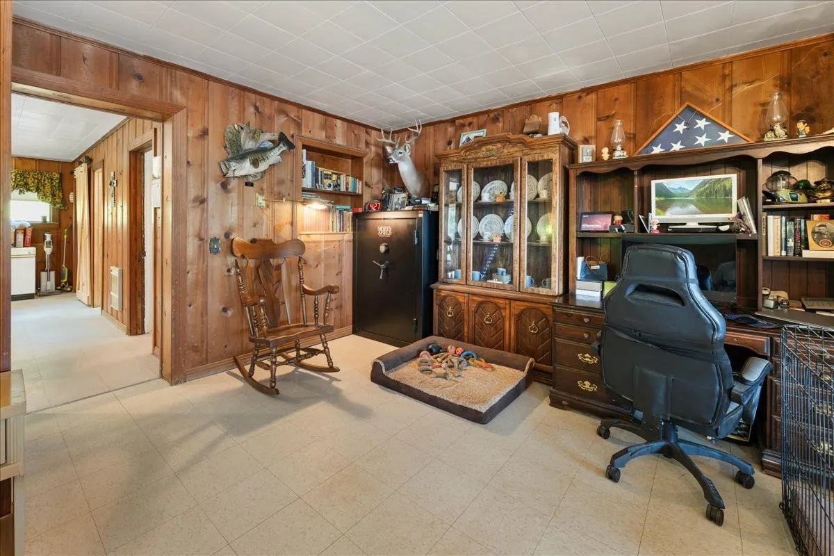 Single Family Residence For Sale in Wood County , 1027 County Road 3230, Quitman, Texas 75783, 3 Bedroom, 2 Bathroom, Garage spaces, 2,455 Sqft, built in 1947, mls#21238495, Real Estate Agent in Quitman, Homes For Sale in Wood county, Homes For Sale in Quitman, Realtor in Quitman Texas, Real Estate Brokerage Independent Realty Texas, Luminita Cordes Realtor