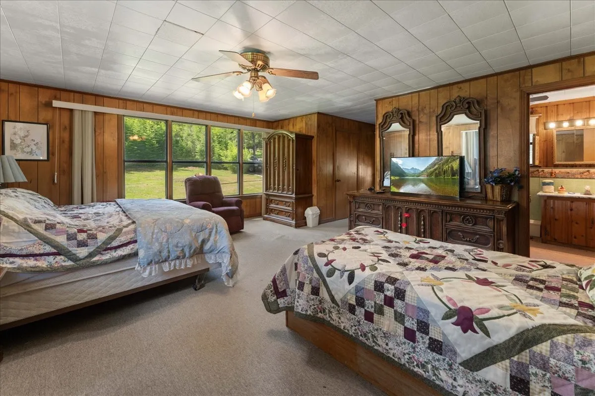 Single Family Residence For Sale in Wood County , 1027 County Road 3230, Quitman, Texas 75783, 3 Bedroom, 2 Bathroom, Garage spaces, 2,455 Sqft, built in 1947, mls#21238495, Real Estate Agent in Quitman, Homes For Sale in Wood county, Homes For Sale in Quitman, Realtor in Quitman Texas, Real Estate Brokerage Independent Realty Texas, Luminita Cordes Realtor