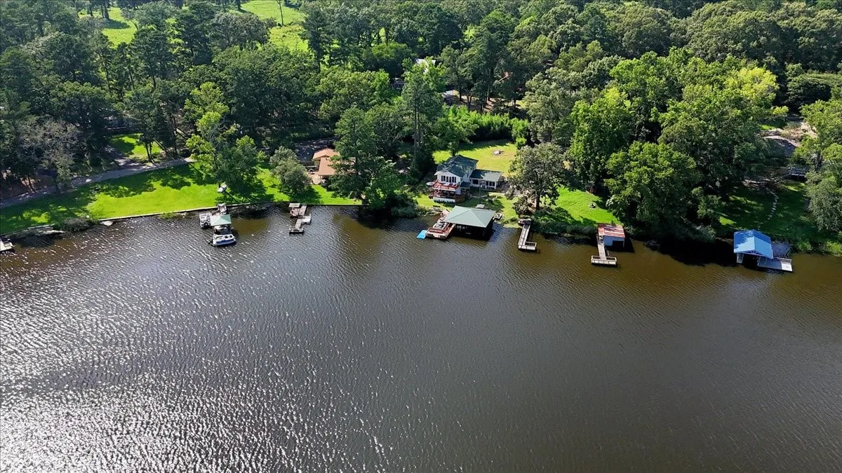 Single Family Residence For Sale in Wood County , 1027 County Road 3230, Quitman, Texas 75783, 3 Bedroom, 2 Bathroom, Garage spaces, 2,455 Sqft, built in 1947, mls#21238495, Real Estate Agent in Quitman, Homes For Sale in Wood county, Homes For Sale in Quitman, Realtor in Quitman Texas, Real Estate Brokerage Independent Realty Texas, Luminita Cordes Realtor