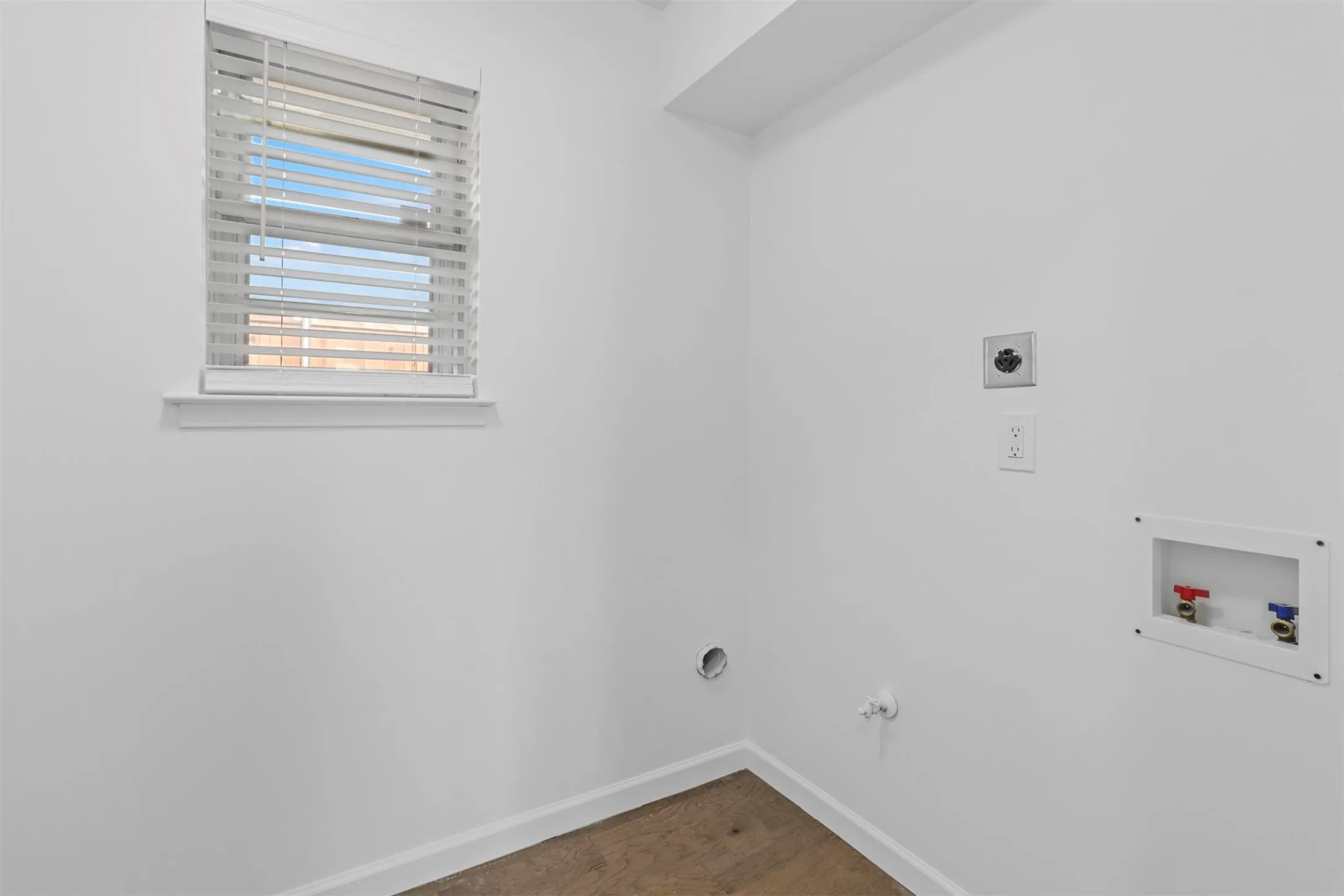 Single Family Residence For Rent in Dallas County , 3212 Altman Drive, Dallas, Texas 75229, 4 Bedroom, 3 Bathroom, 2 Garage spaces, 2,619 Sqft, built in 1968, mls#21243538, Real Estate Agent in Dallas, Homes For Rent in Dallas county, Homes For Rent in Dallas, Realtor in Dallas Texas, Real Estate Brokerage Independent Realty Texas, Luminita Cordes Realtor
