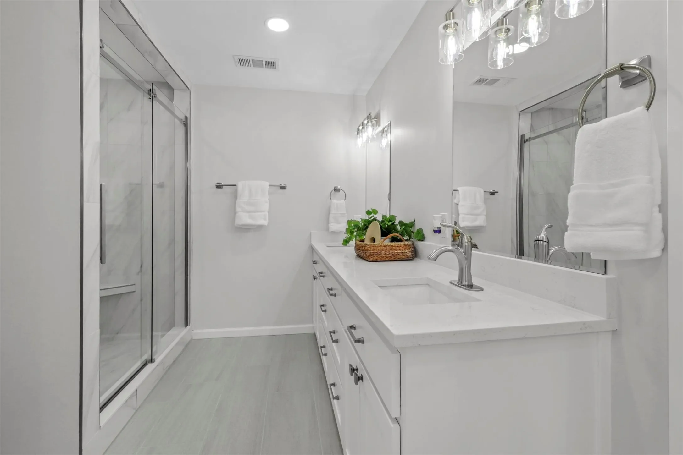 Single Family Residence For Rent in Dallas County , 3212 Altman Drive, Dallas, Texas 75229, 4 Bedroom, 3 Bathroom, 2 Garage spaces, 2,619 Sqft, built in 1968, mls#21243538, Real Estate Agent in Dallas, Homes For Rent in Dallas county, Homes For Rent in Dallas, Realtor in Dallas Texas, Real Estate Brokerage Independent Realty Texas, Luminita Cordes Realtor