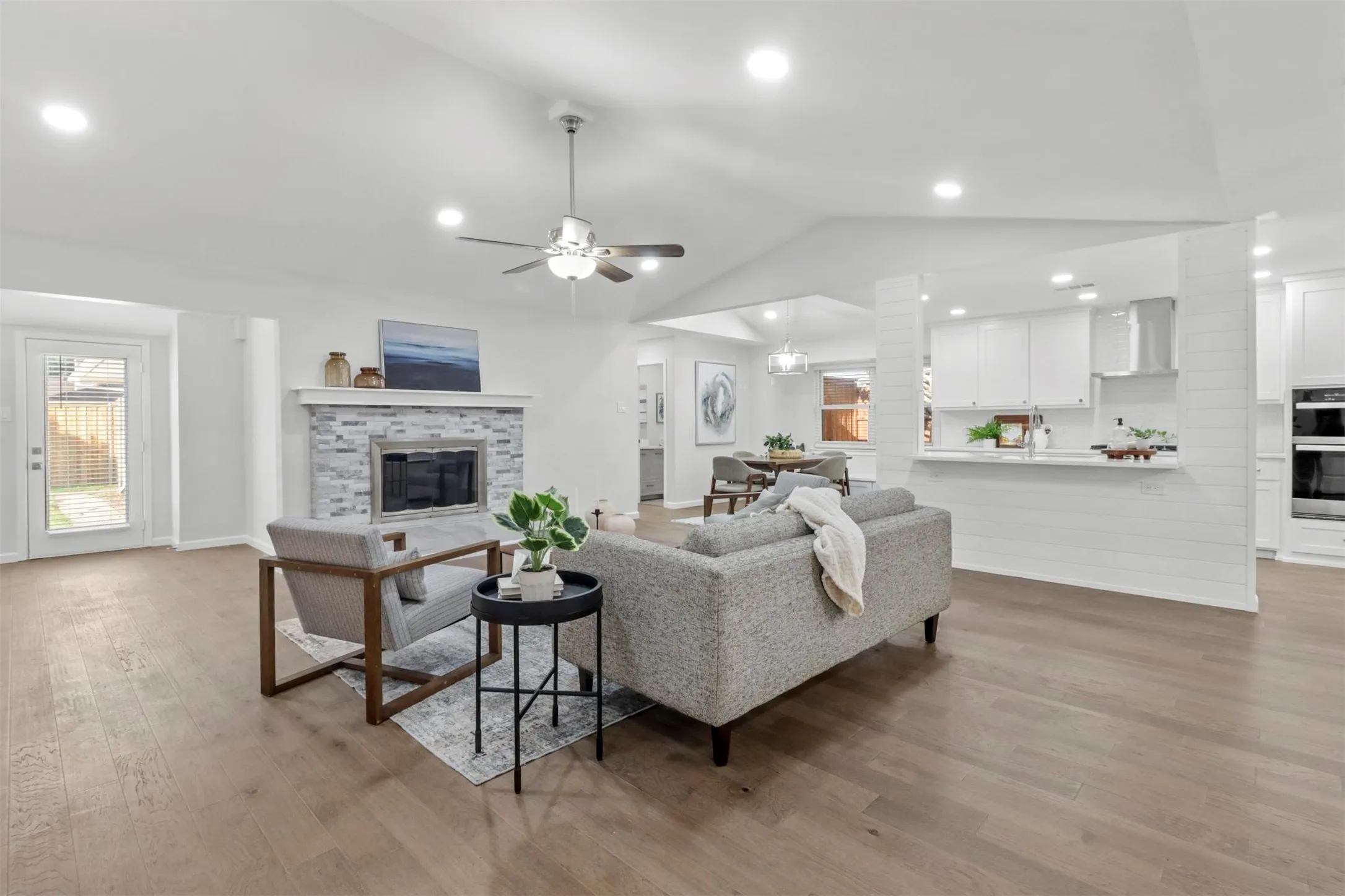 Single Family Residence For Rent in Dallas County , 3212 Altman Drive, Dallas, Texas 75229, 4 Bedroom, 3 Bathroom, 2 Garage spaces, 2,619 Sqft, built in 1968, mls#21243538, Real Estate Agent in Dallas, Homes For Rent in Dallas county, Homes For Rent in Dallas, Realtor in Dallas Texas, Real Estate Brokerage Independent Realty Texas, Luminita Cordes Realtor