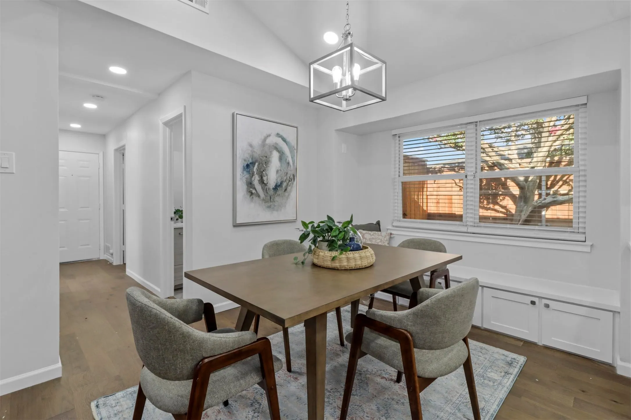 Single Family Residence For Rent in Dallas County , 3212 Altman Drive, Dallas, Texas 75229, 4 Bedroom, 3 Bathroom, 2 Garage spaces, 2,619 Sqft, built in 1968, mls#21243538, Real Estate Agent in Dallas, Homes For Rent in Dallas county, Homes For Rent in Dallas, Realtor in Dallas Texas, Real Estate Brokerage Independent Realty Texas, Luminita Cordes Realtor