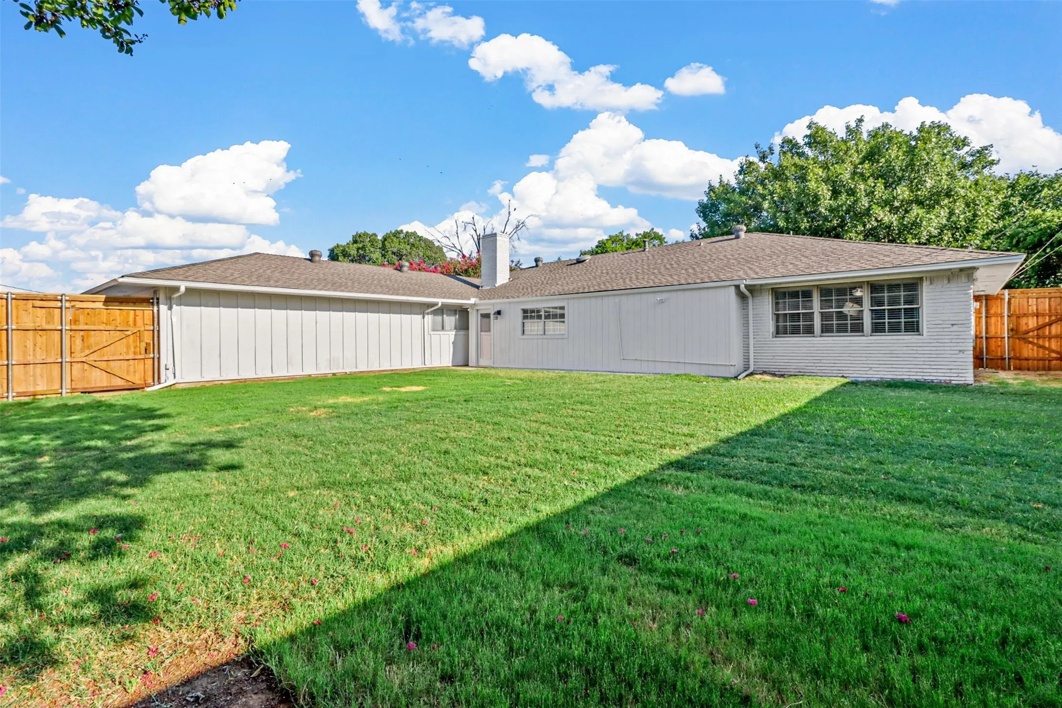 Single Family Residence For Rent in Dallas County , 3212 Altman Drive, Dallas, Texas 75229, 4 Bedroom, 3 Bathroom, 2 Garage spaces, 2,619 Sqft, built in 1968, mls#21243538, Real Estate Agent in Dallas, Homes For Rent in Dallas county, Homes For Rent in Dallas, Realtor in Dallas Texas, Real Estate Brokerage Independent Realty Texas, Luminita Cordes Realtor